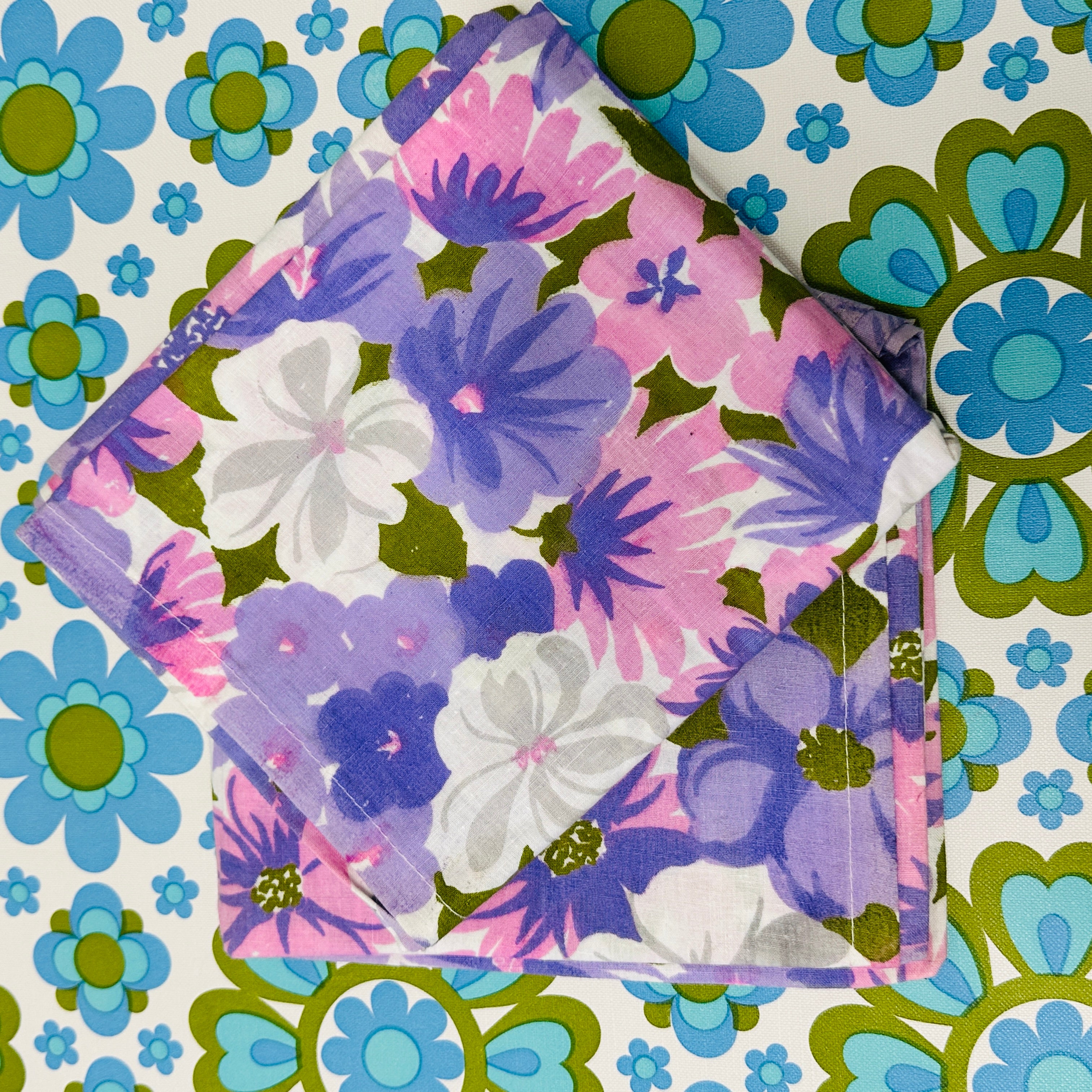 Pair Crisp new Pillow Cases Vintage