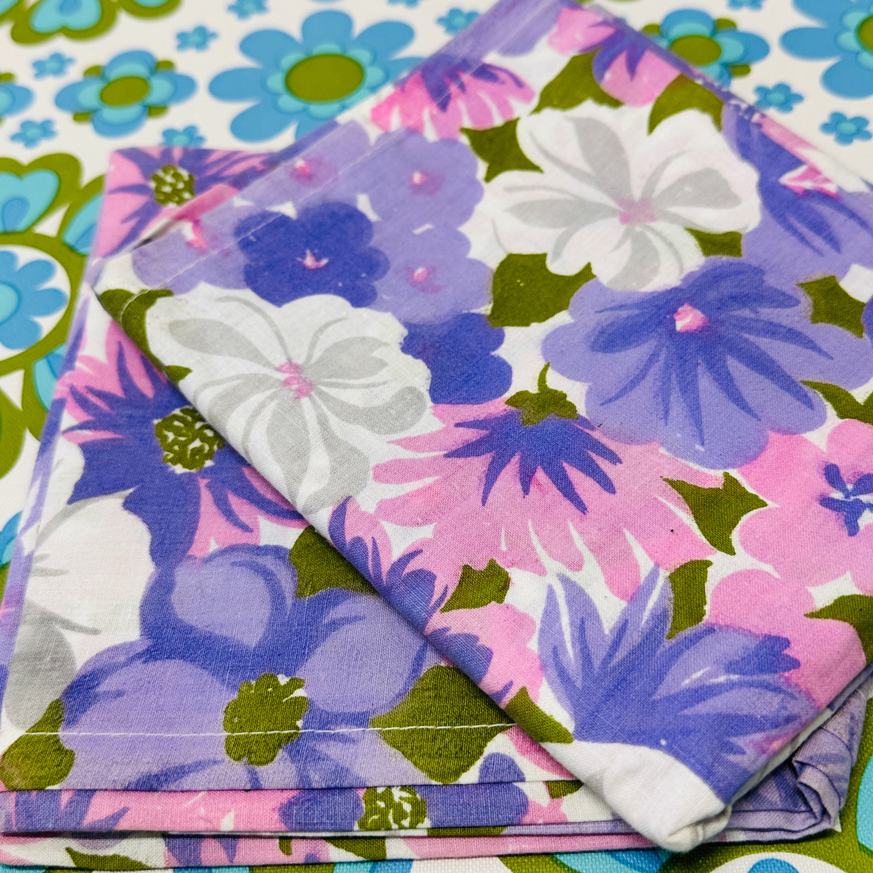 Pair Crisp new Pillow Cases Vintage