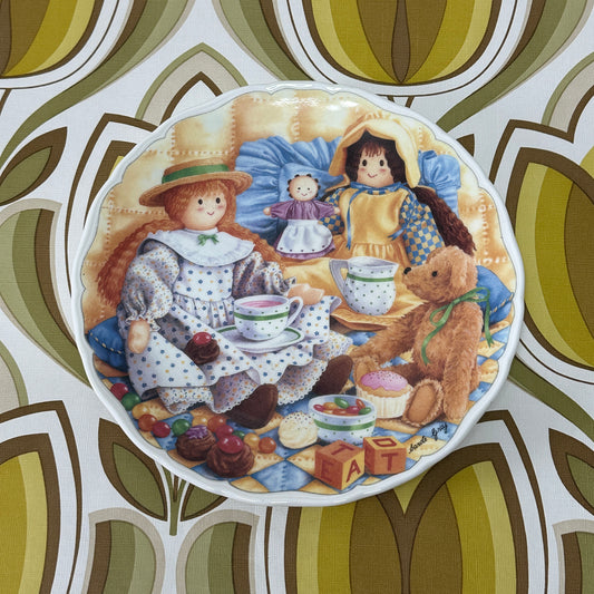 Royal Albert Collectable Plate Dolls & Friends The Tea Party