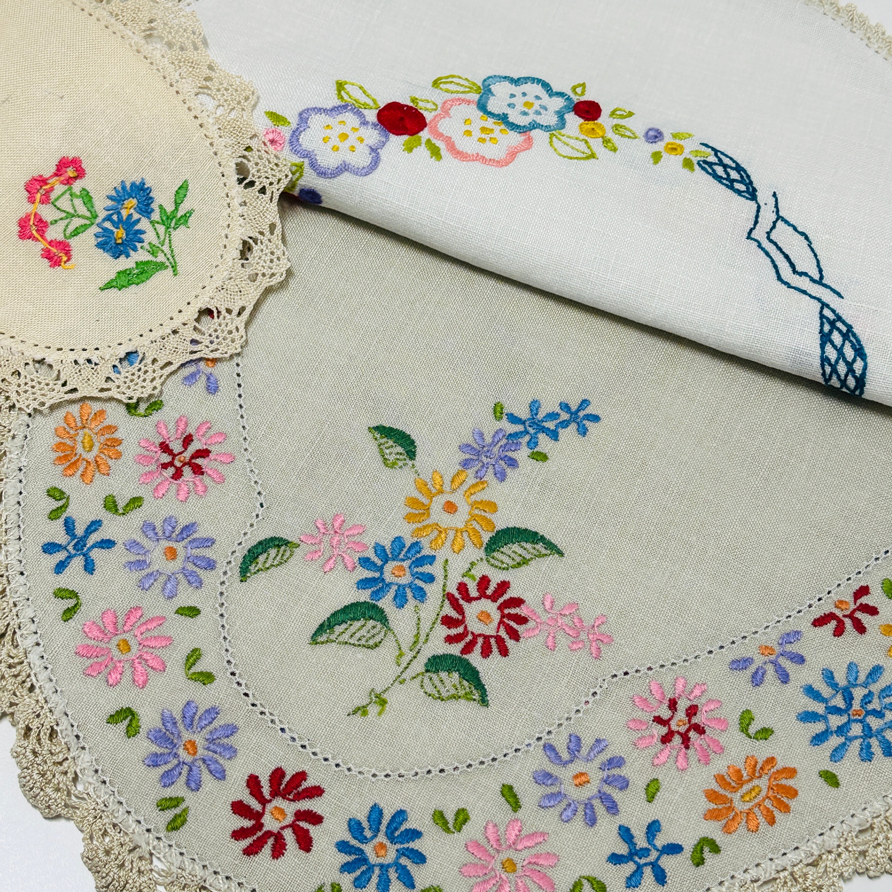 Huge Vintage Linen Doily DIVINE