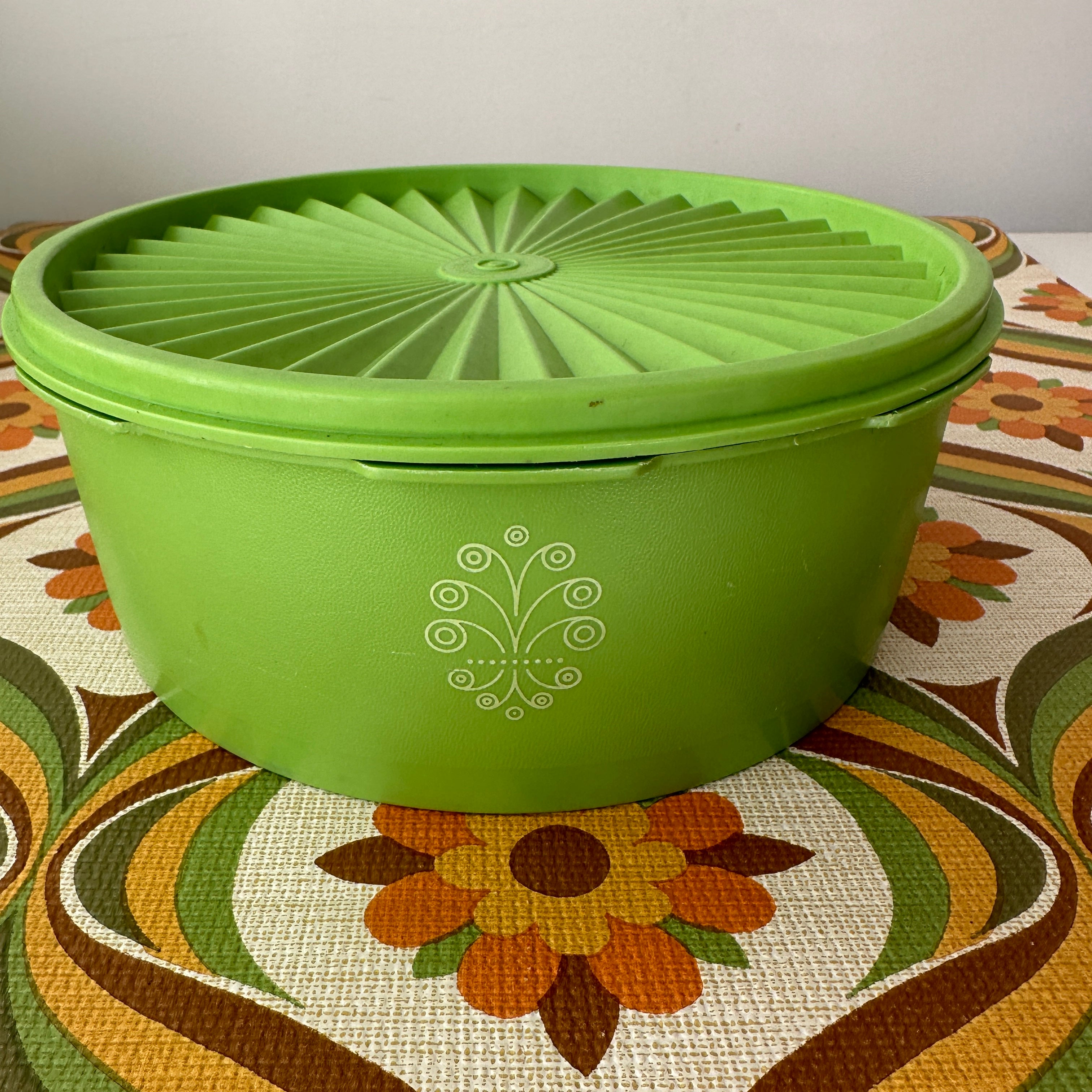 GREEN LARGE Round  RETRO Tupperware Container