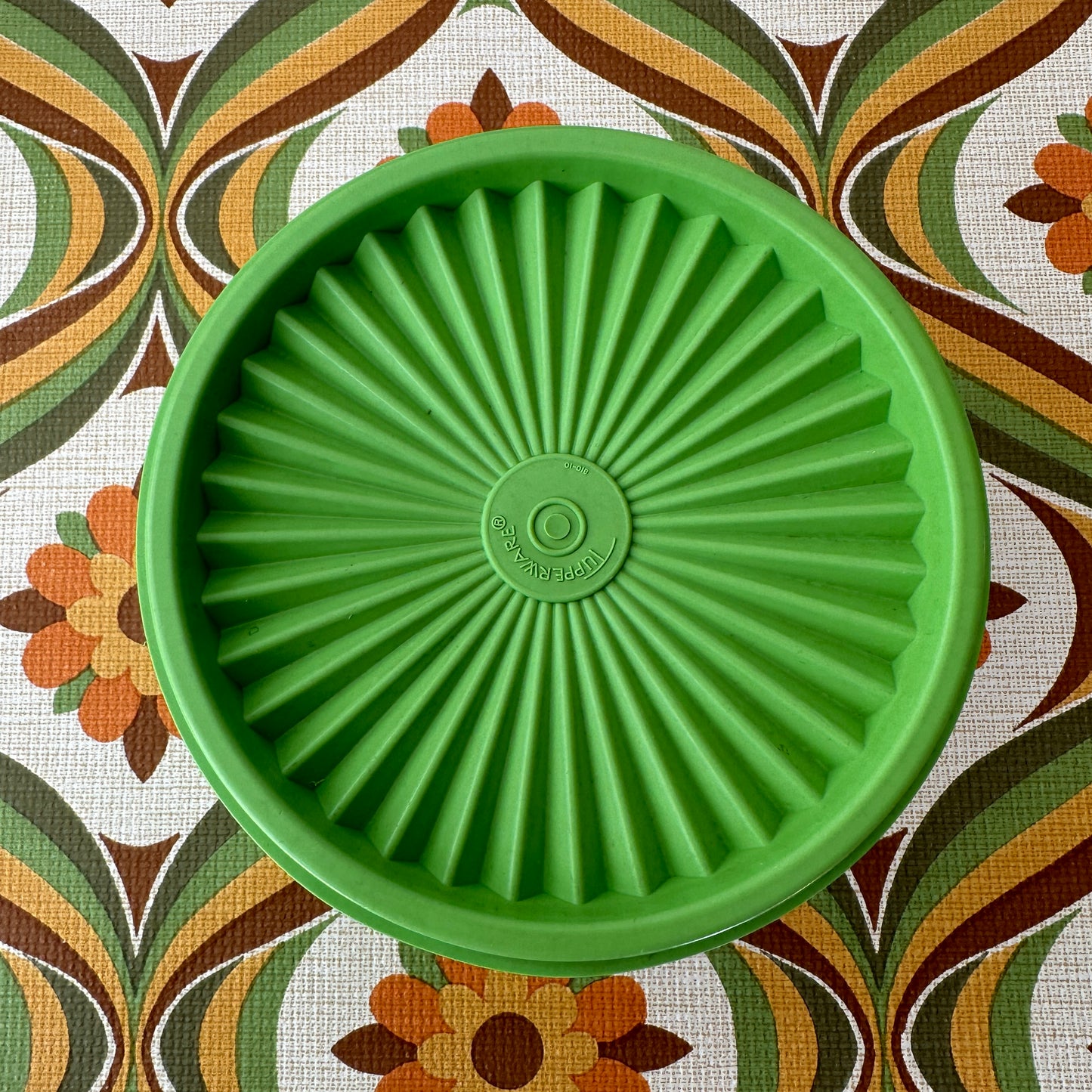 Medium TUPPERWARE Container Green RETRO