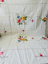 Crisp Applique Vintage Table Cloth