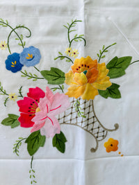 Crisp Applique Vintage Table Cloth