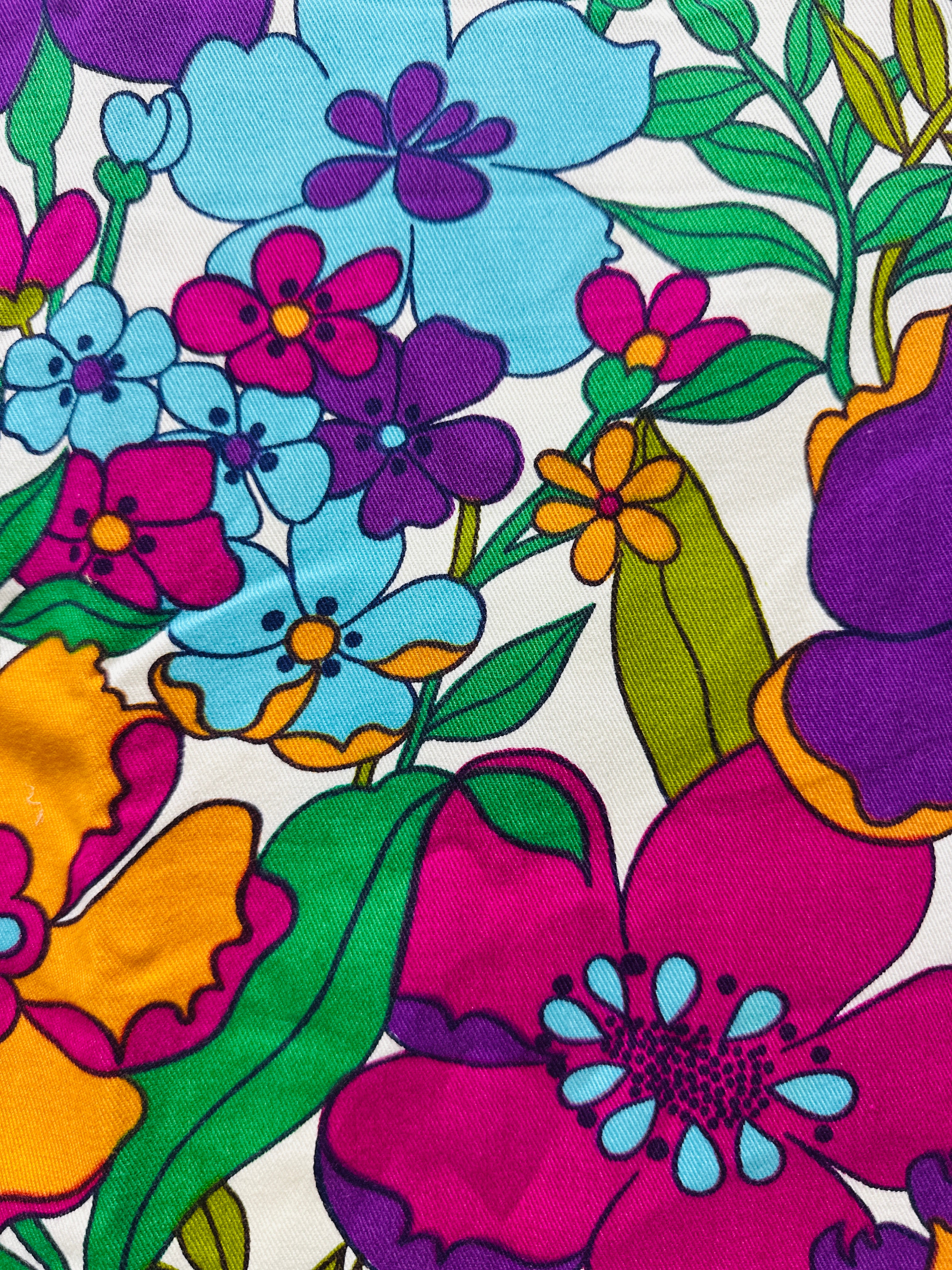 190cms Wicked Bright Floral Large Print Cotton Fabric
