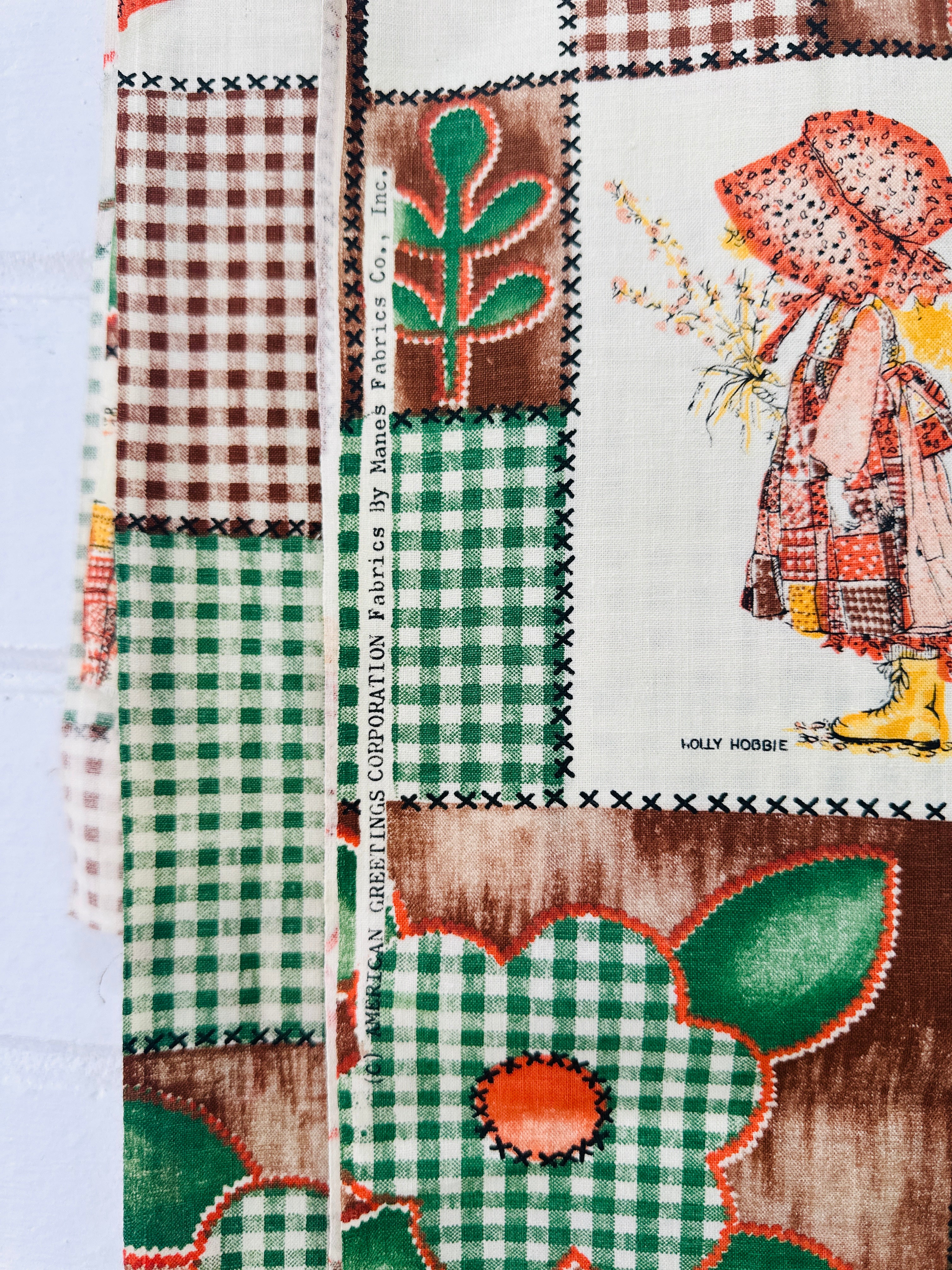 400cms Wonderful Holly HOBBIE Cotton Fabric Beautiful