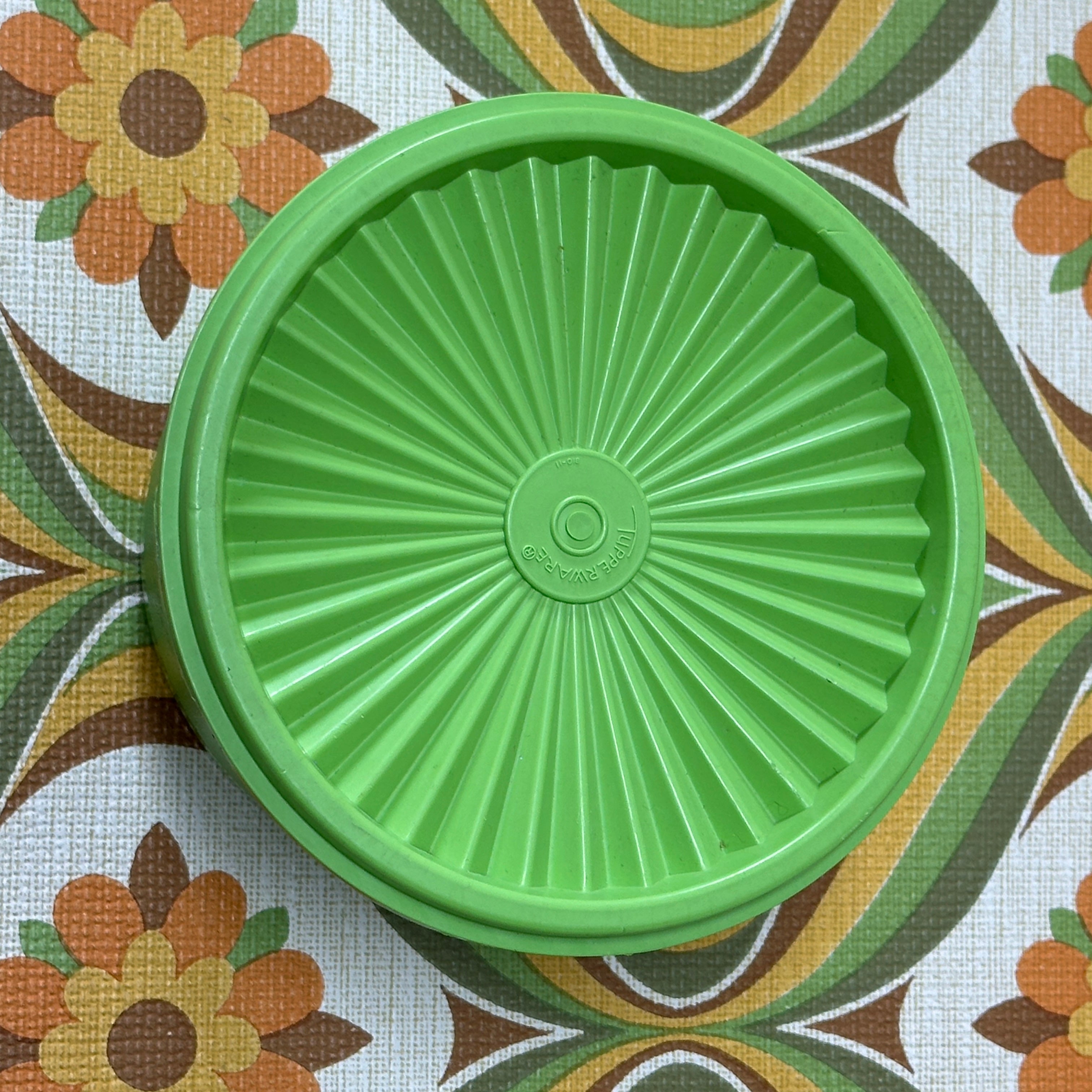 Medium Retro Tupperware Bright GREEN