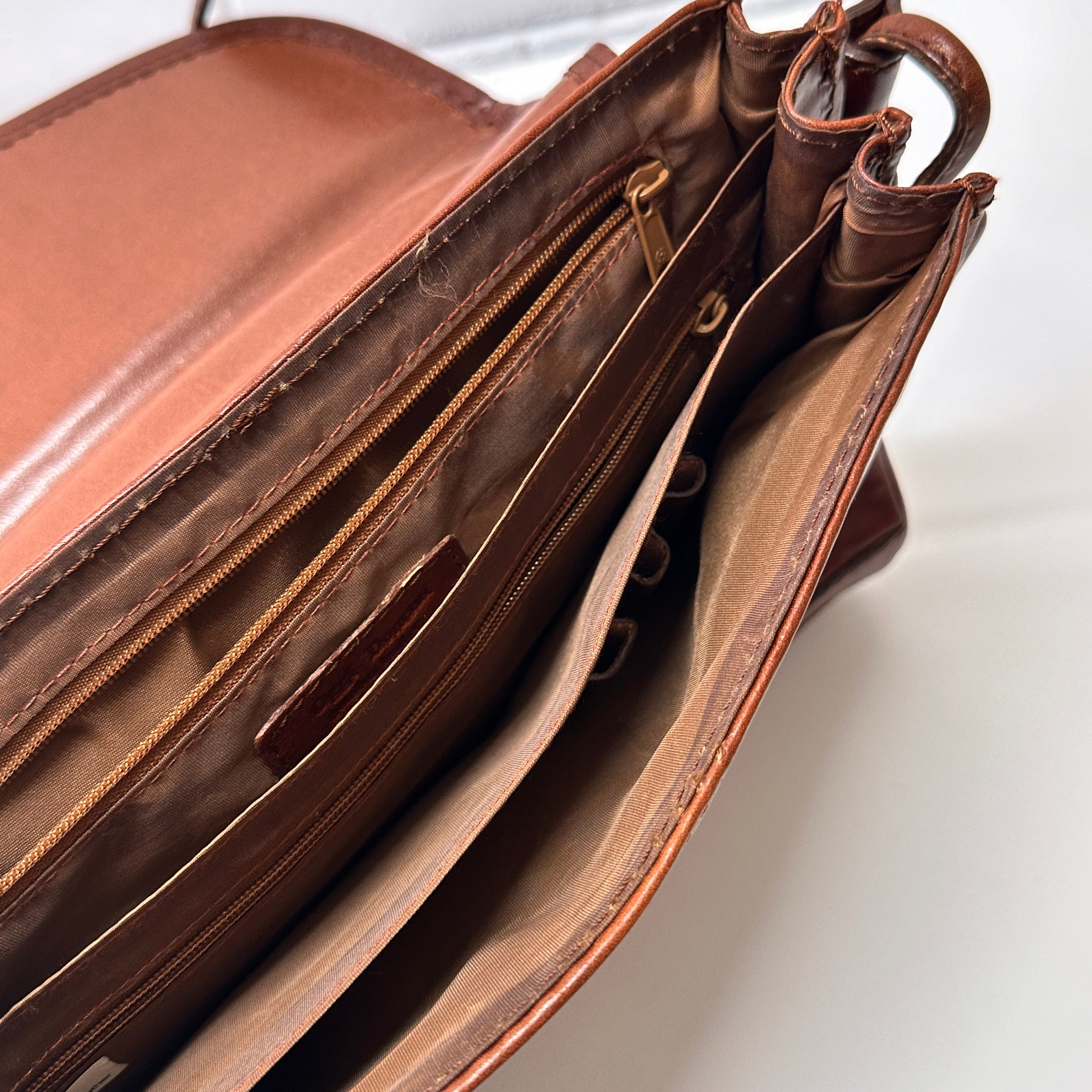 Genuine LEATHER Vintage Handbag Excellent Cond