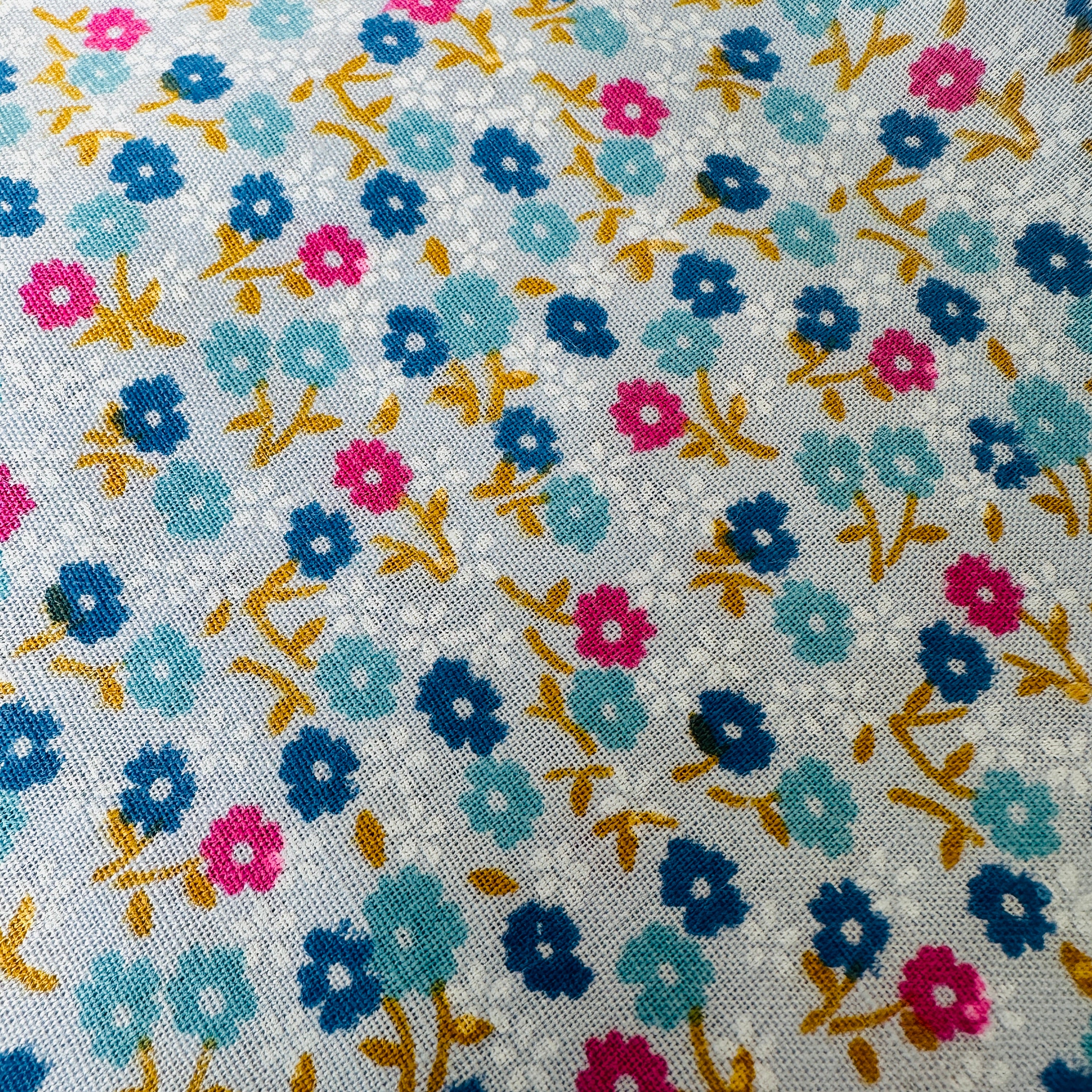 400cms Adorable Vintage Cotton Fabric Blue