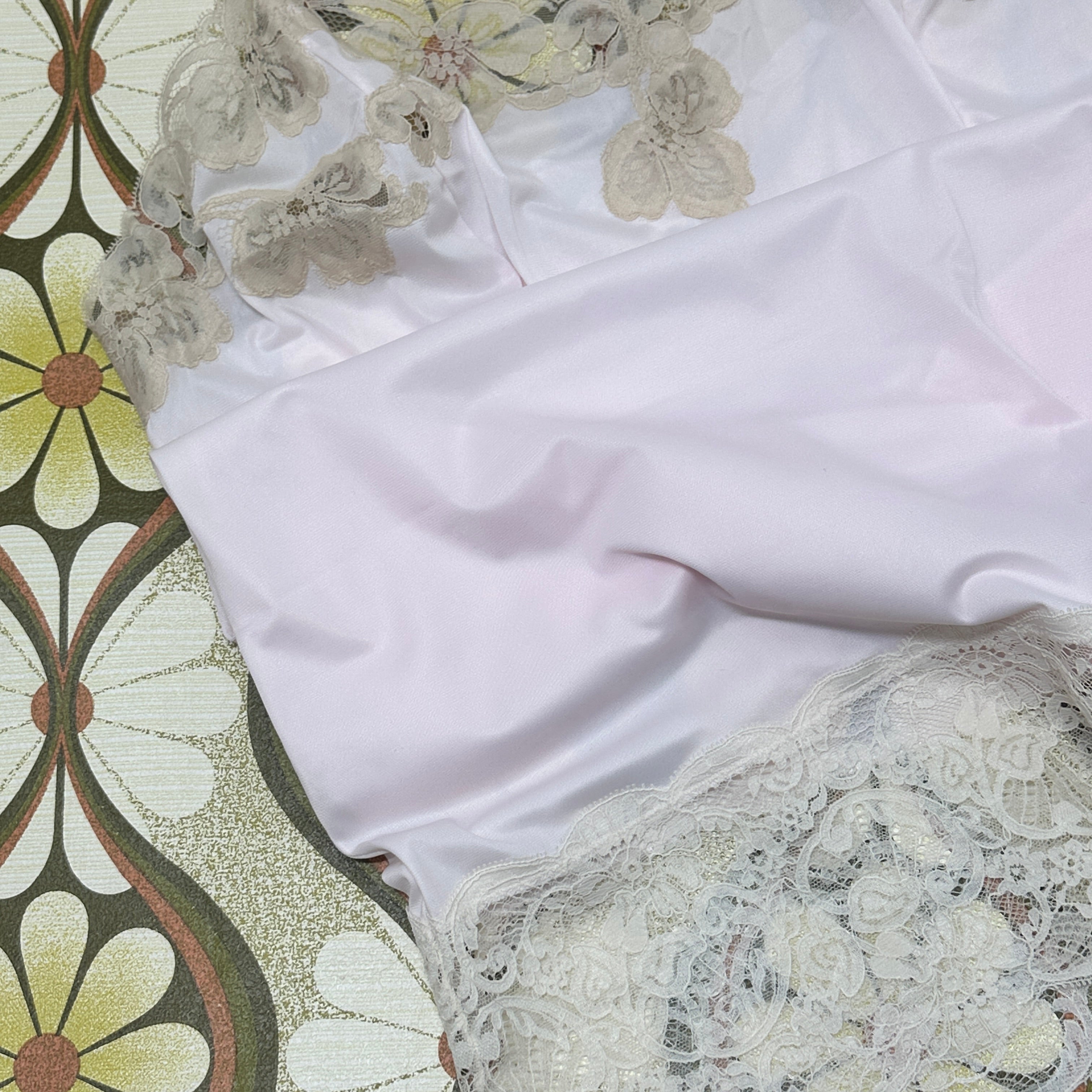 Unworn SLIP Beautiful Lace Vintage