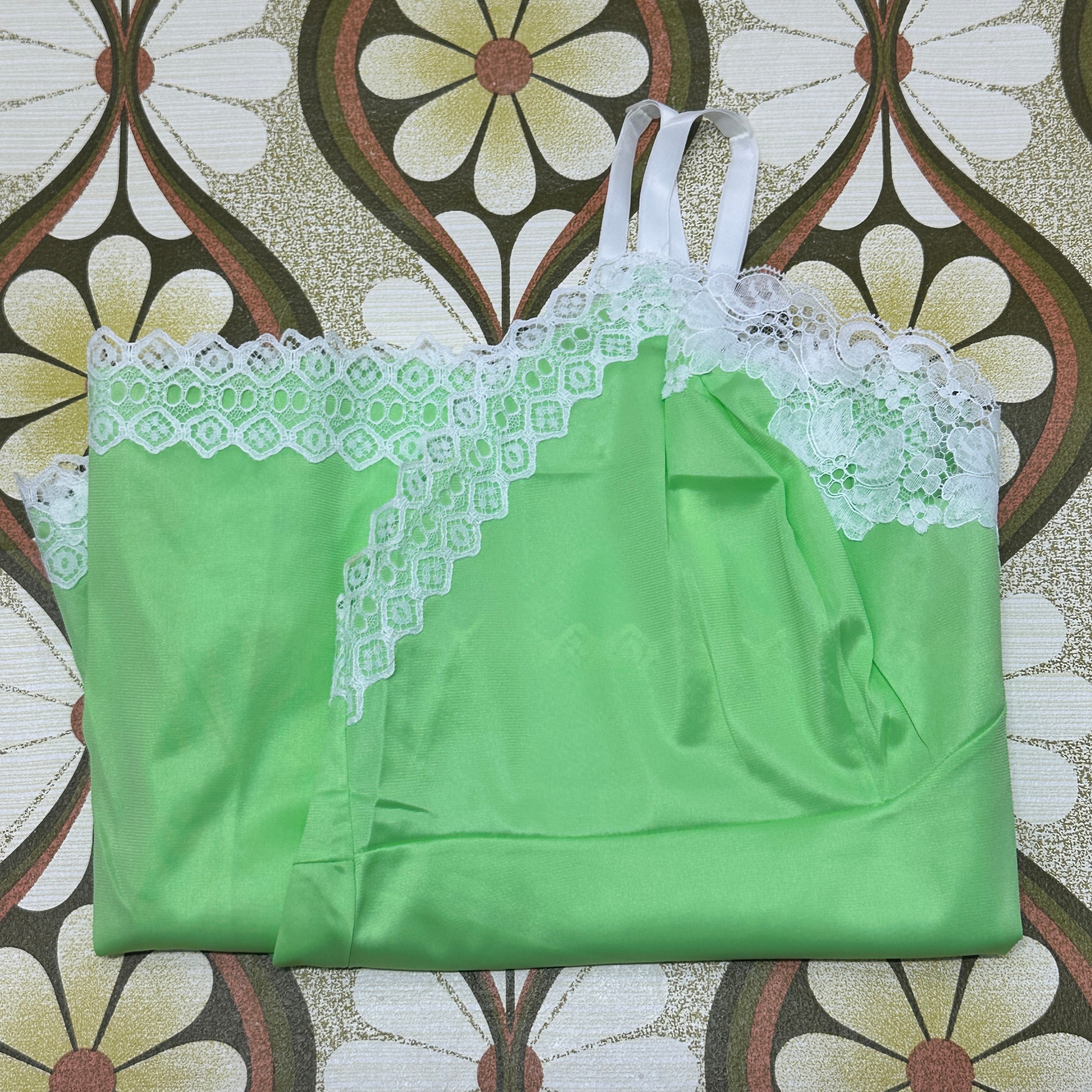 Unworn SLIP Beautiful Lace Vintage GREEN