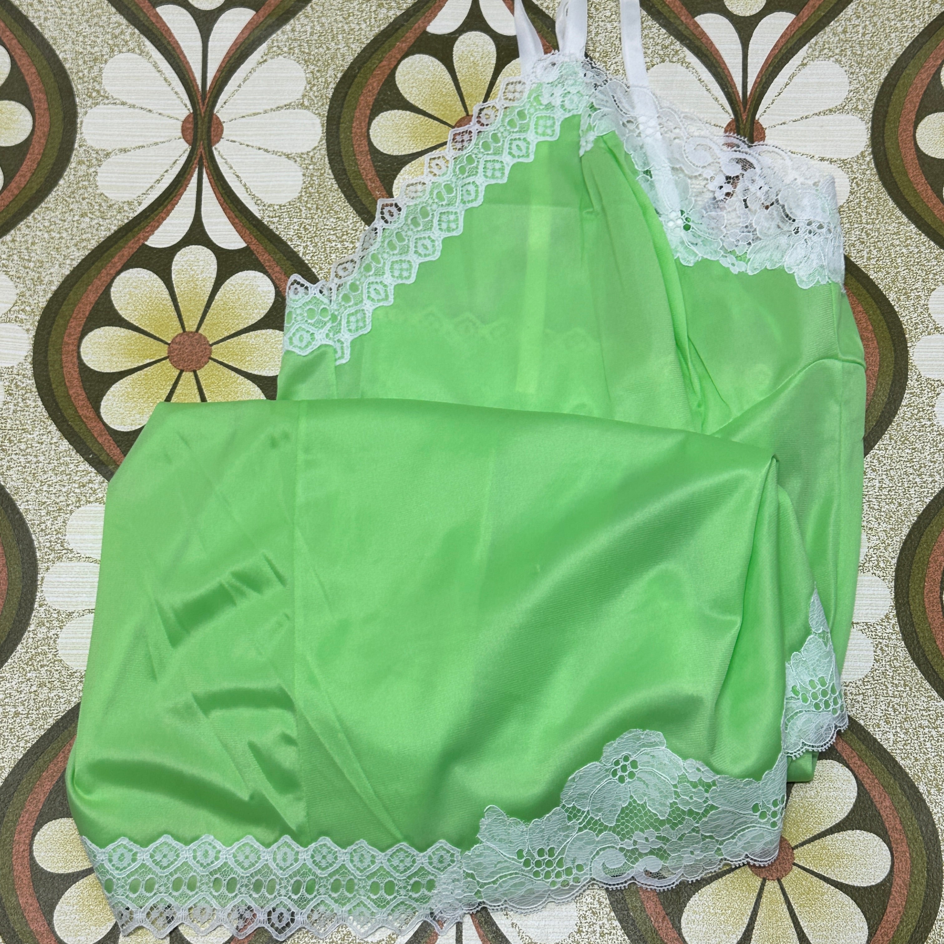 Unworn SLIP Beautiful Lace Vintage GREEN