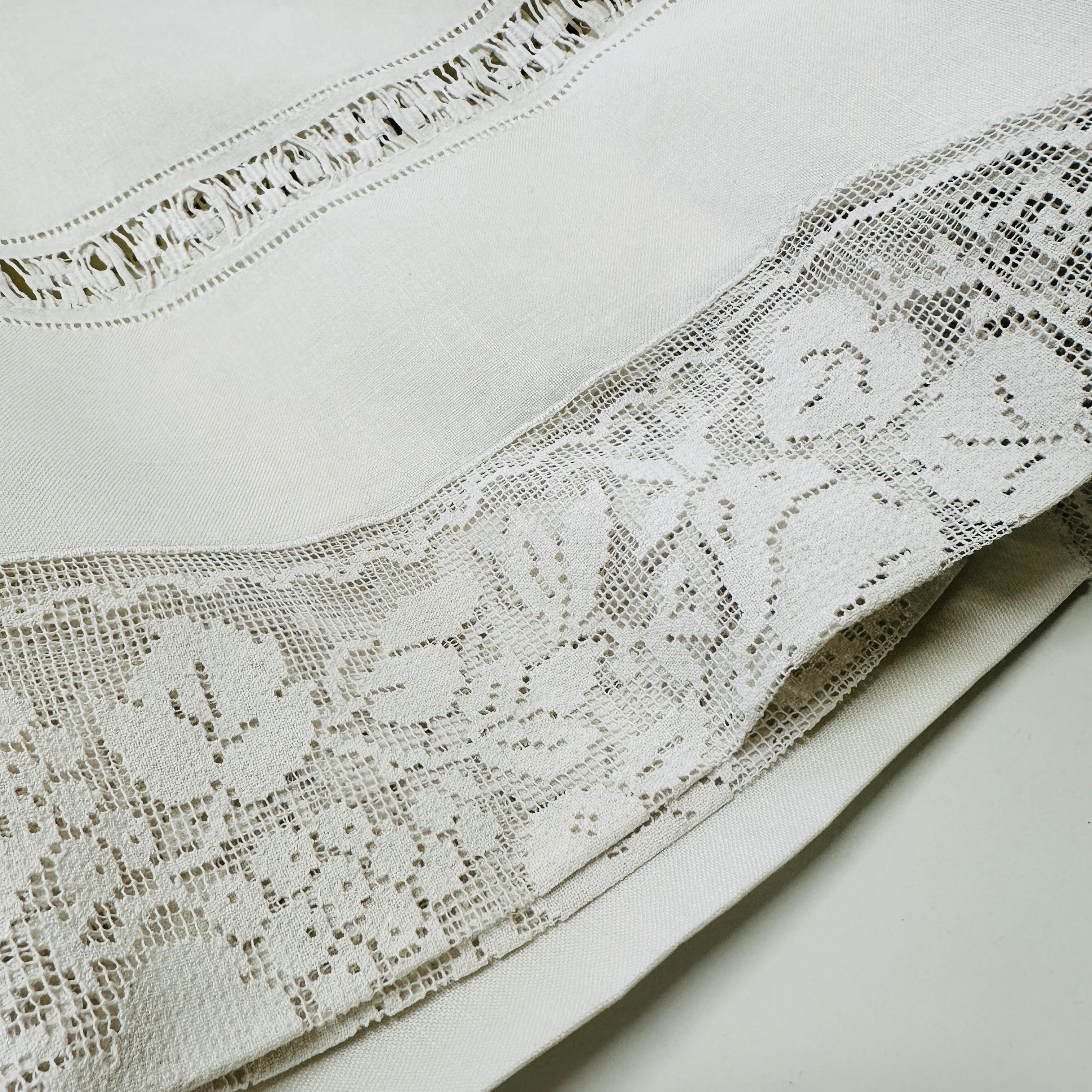 Spectacular Vintage Linen & Lace Tablecloth HUGE