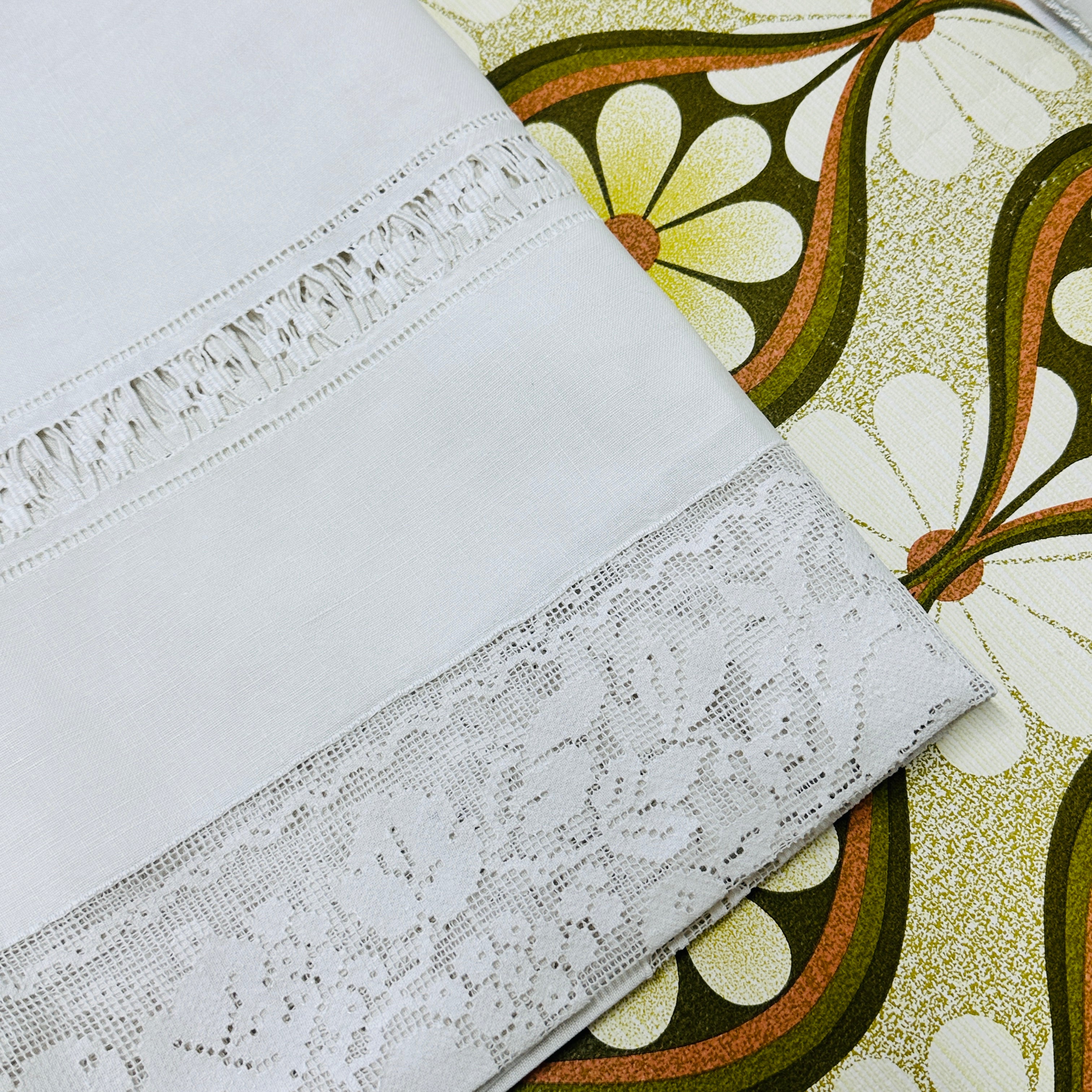 Spectacular Vintage Linen & Lace Tablecloth HUGE