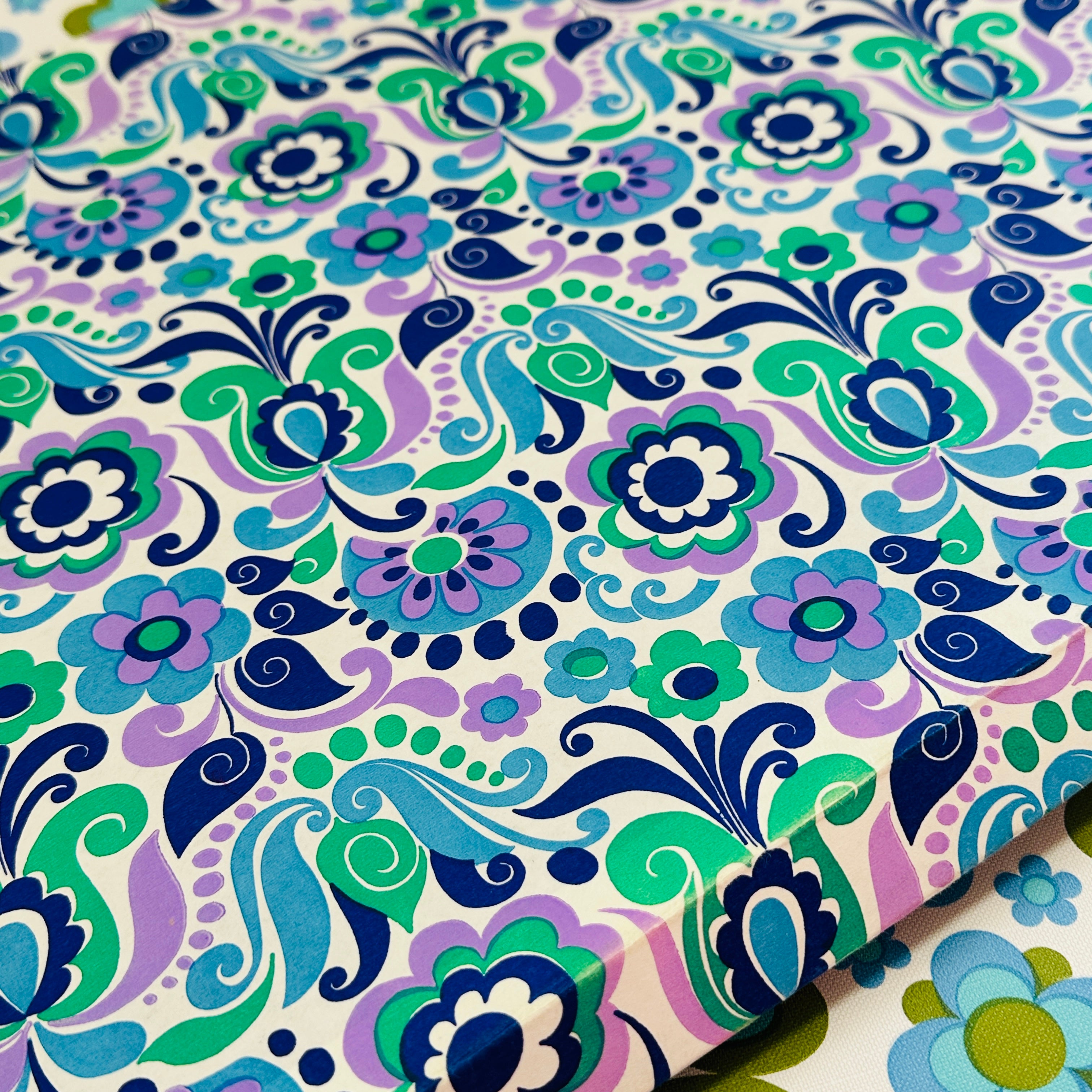 RETRO Boxed Tablecloth Set AMAZING