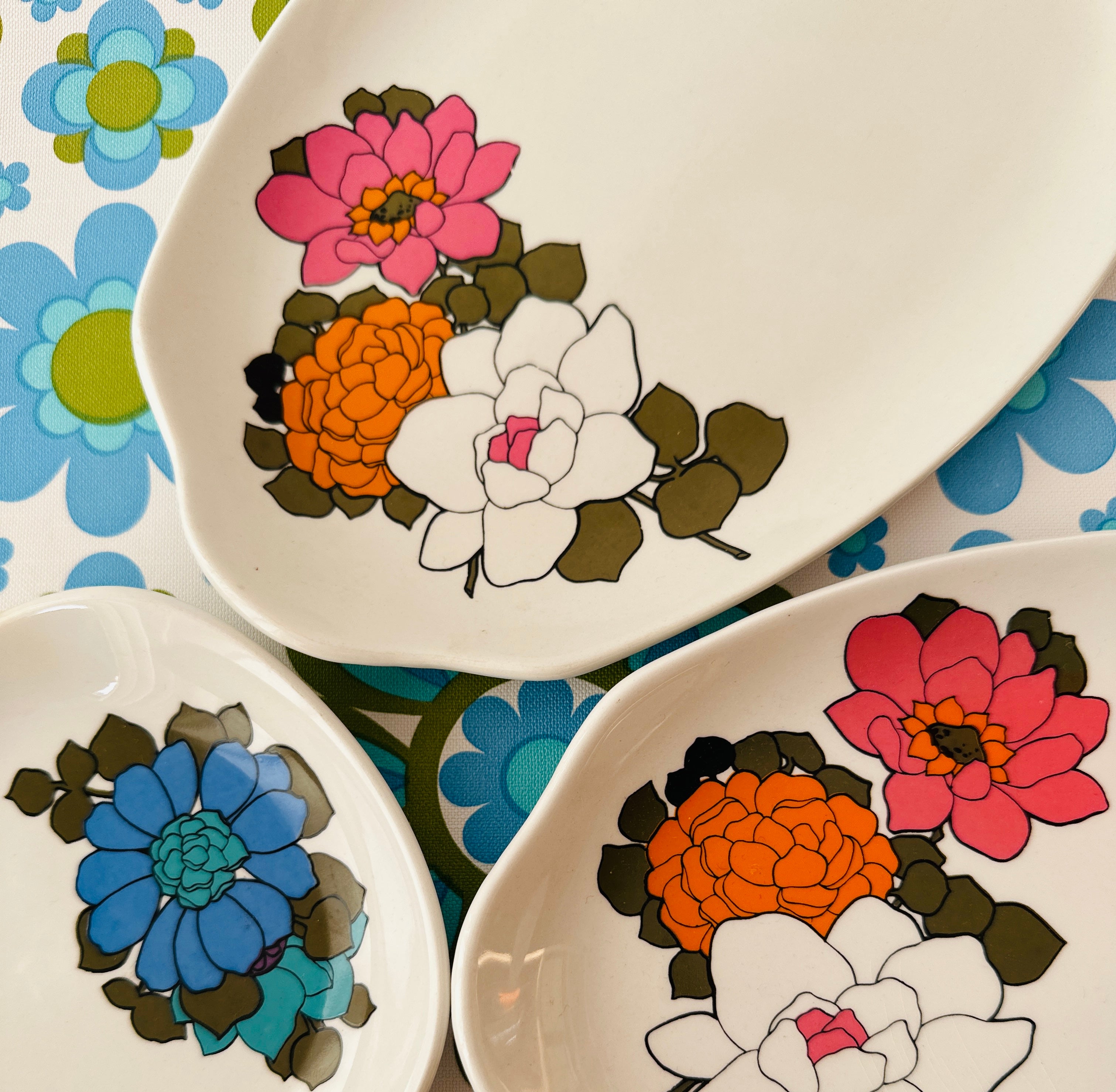 Adorable MYOTT Staffordshire PLATE Retro Flower Power