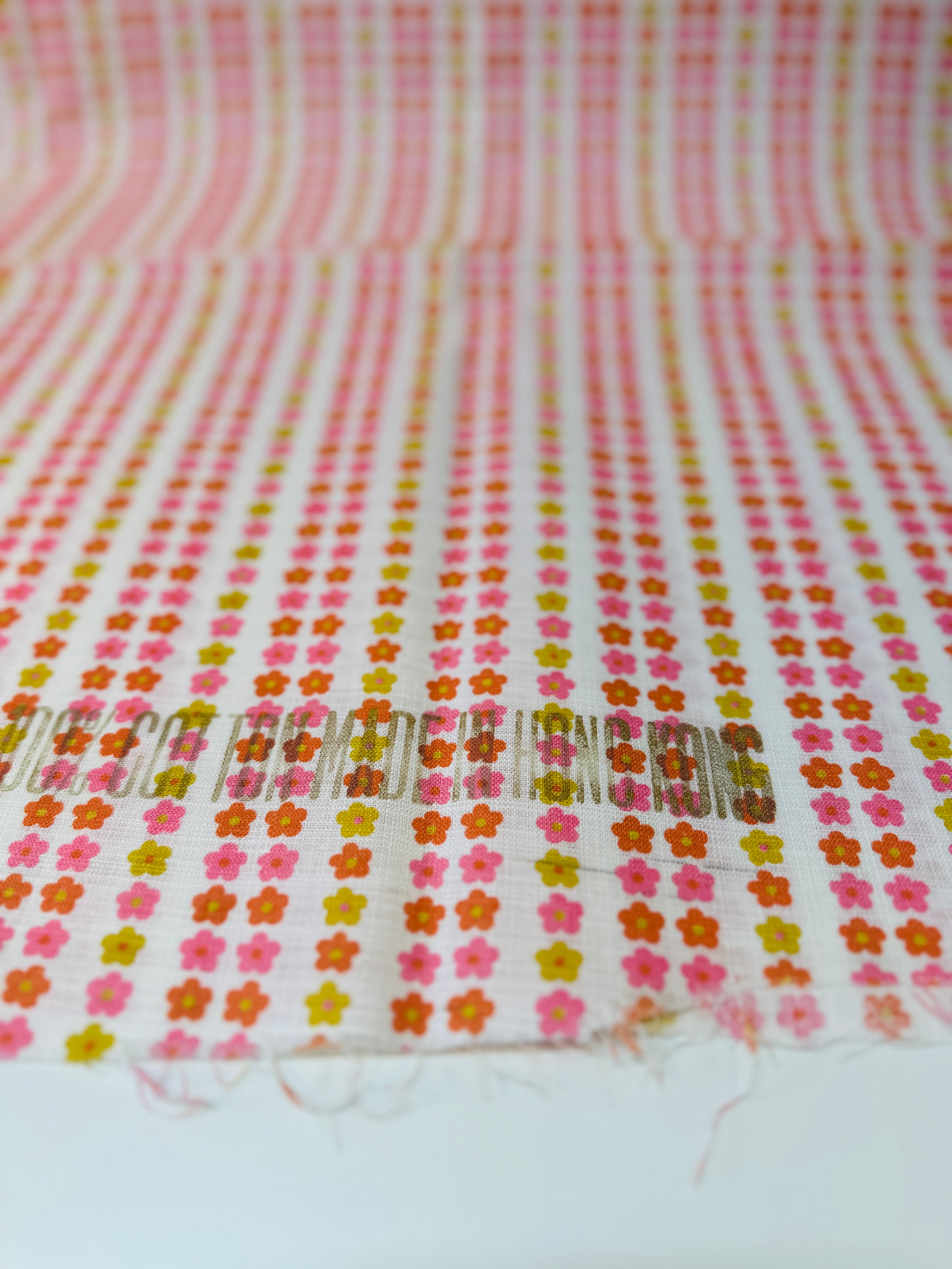 240cms DORABLE VINTAGE Floral Fabric Pretty 100% Cotton
