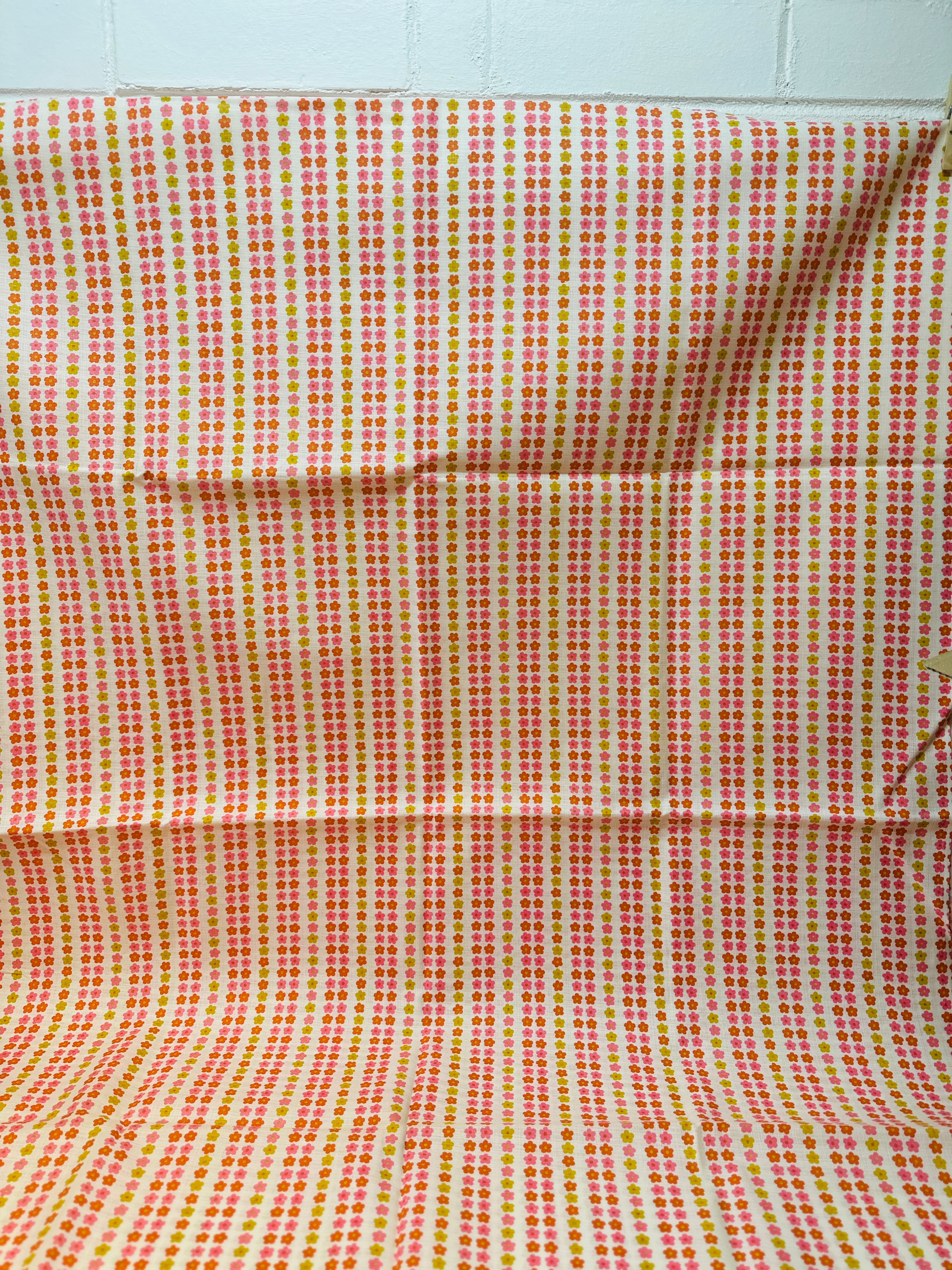 240cms DORABLE VINTAGE Floral Fabric Pretty 100% Cotton