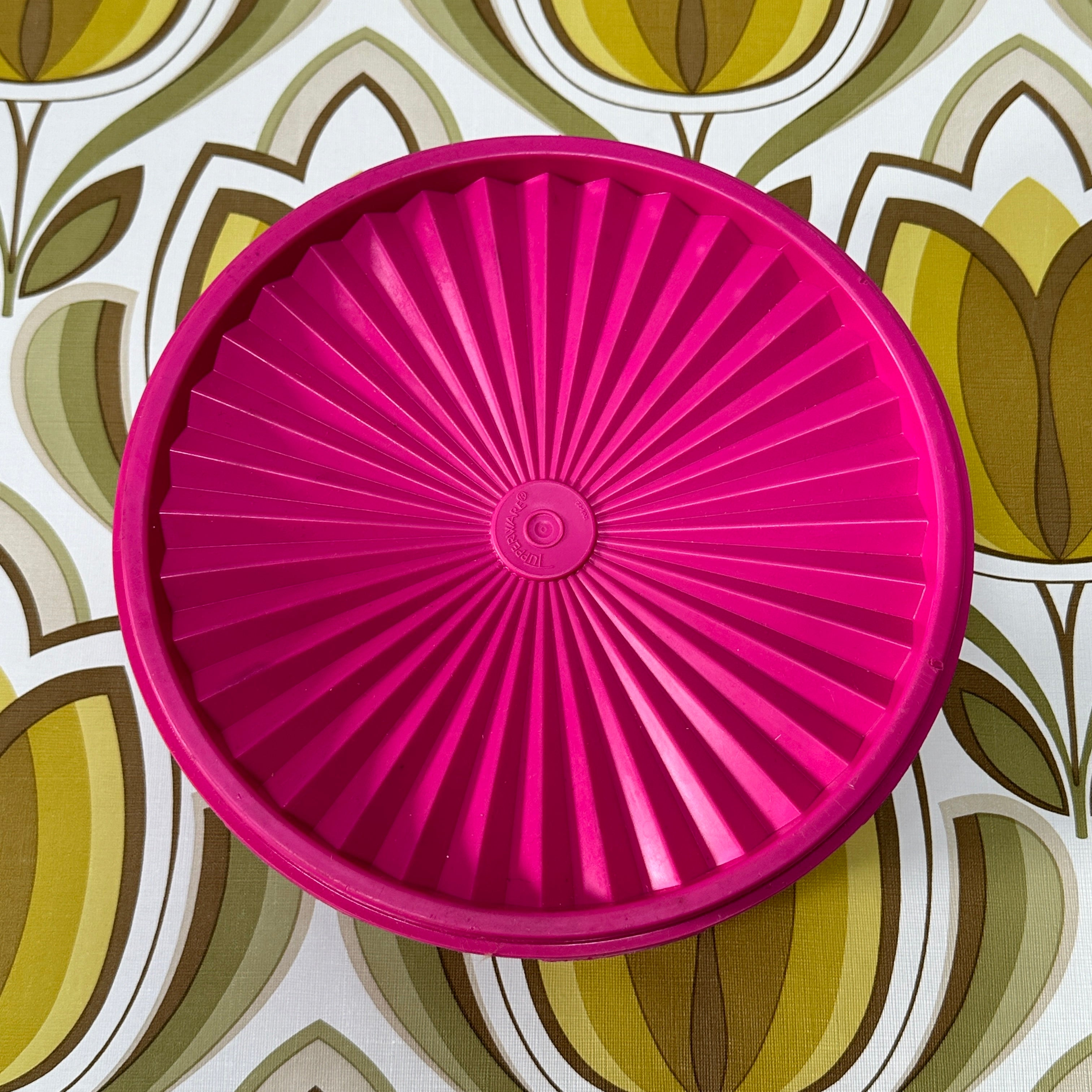 Super BRIGHT Pink LARGE Vintage TUPPERWARE