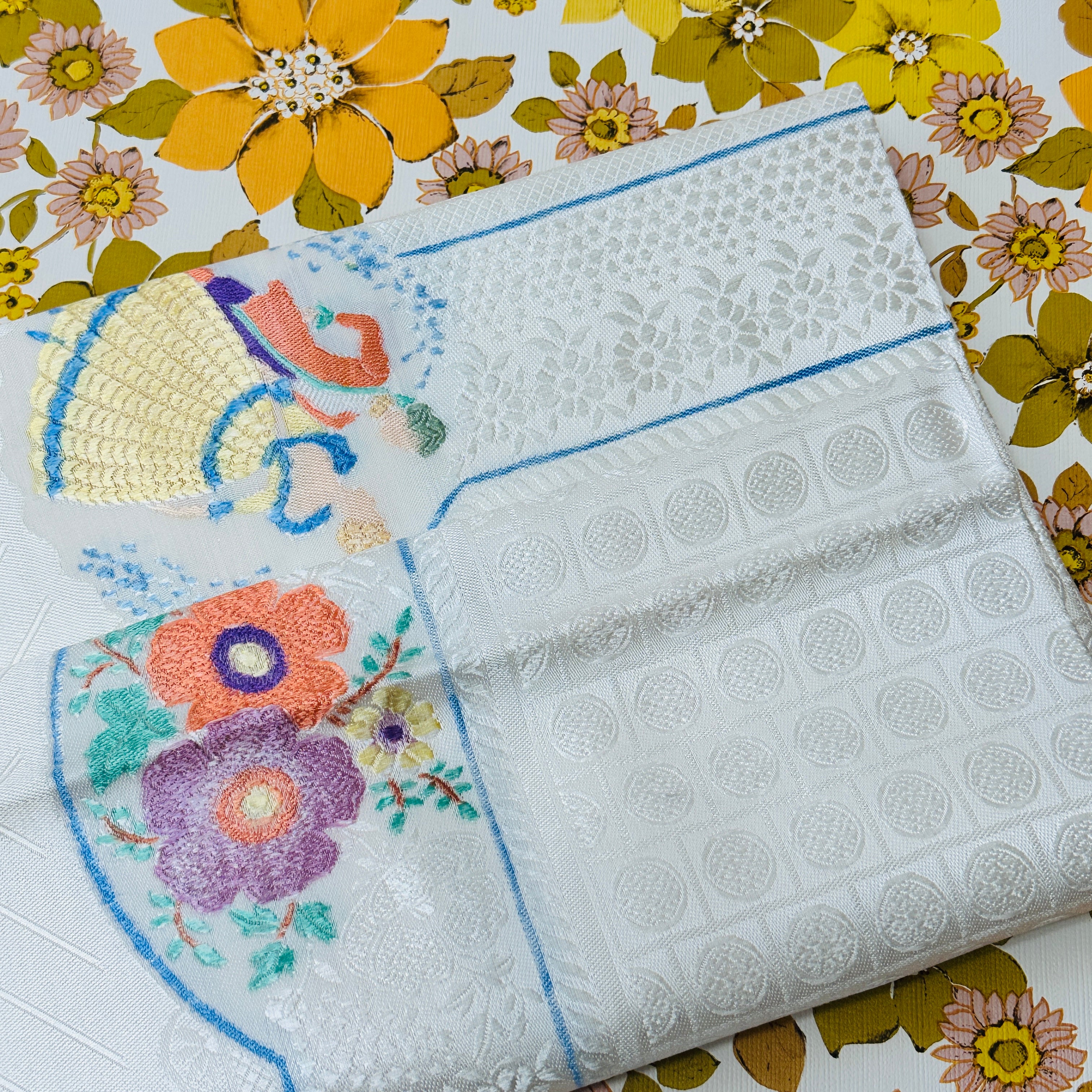 UNUSED Vintage Tablecloth STUNNING