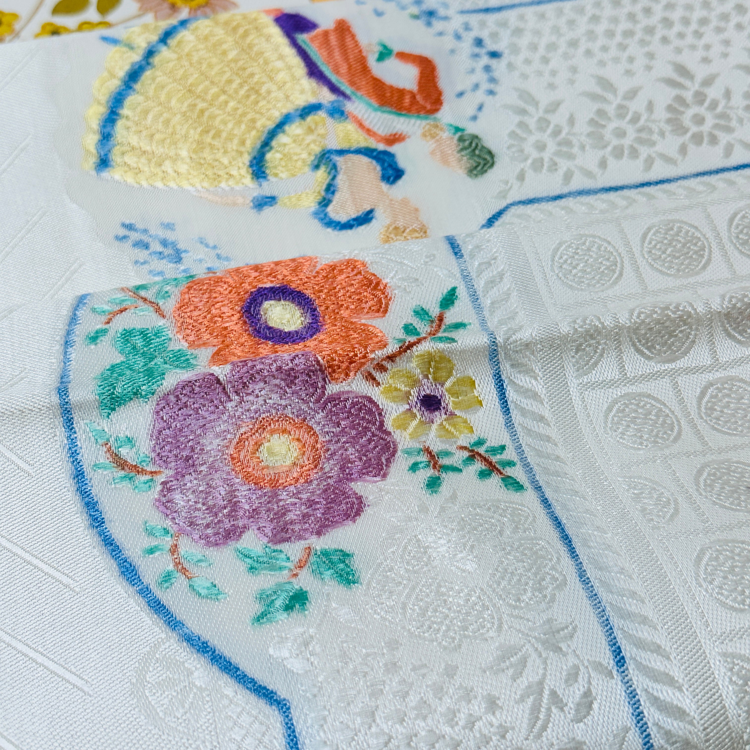 UNUSED Vintage Tablecloth STUNNING