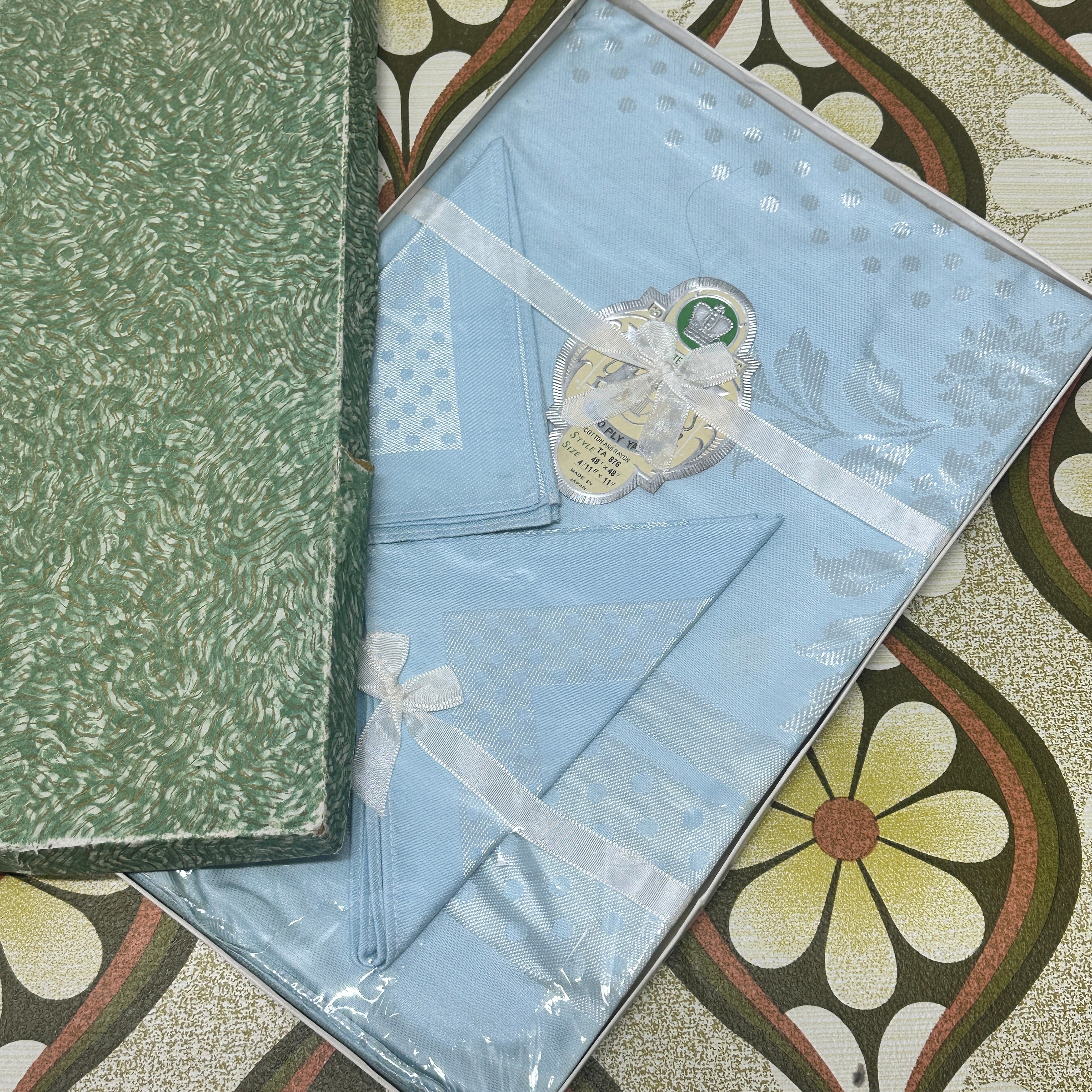 Beautiful Blue Boxed Tablecloth – Pink Peacock