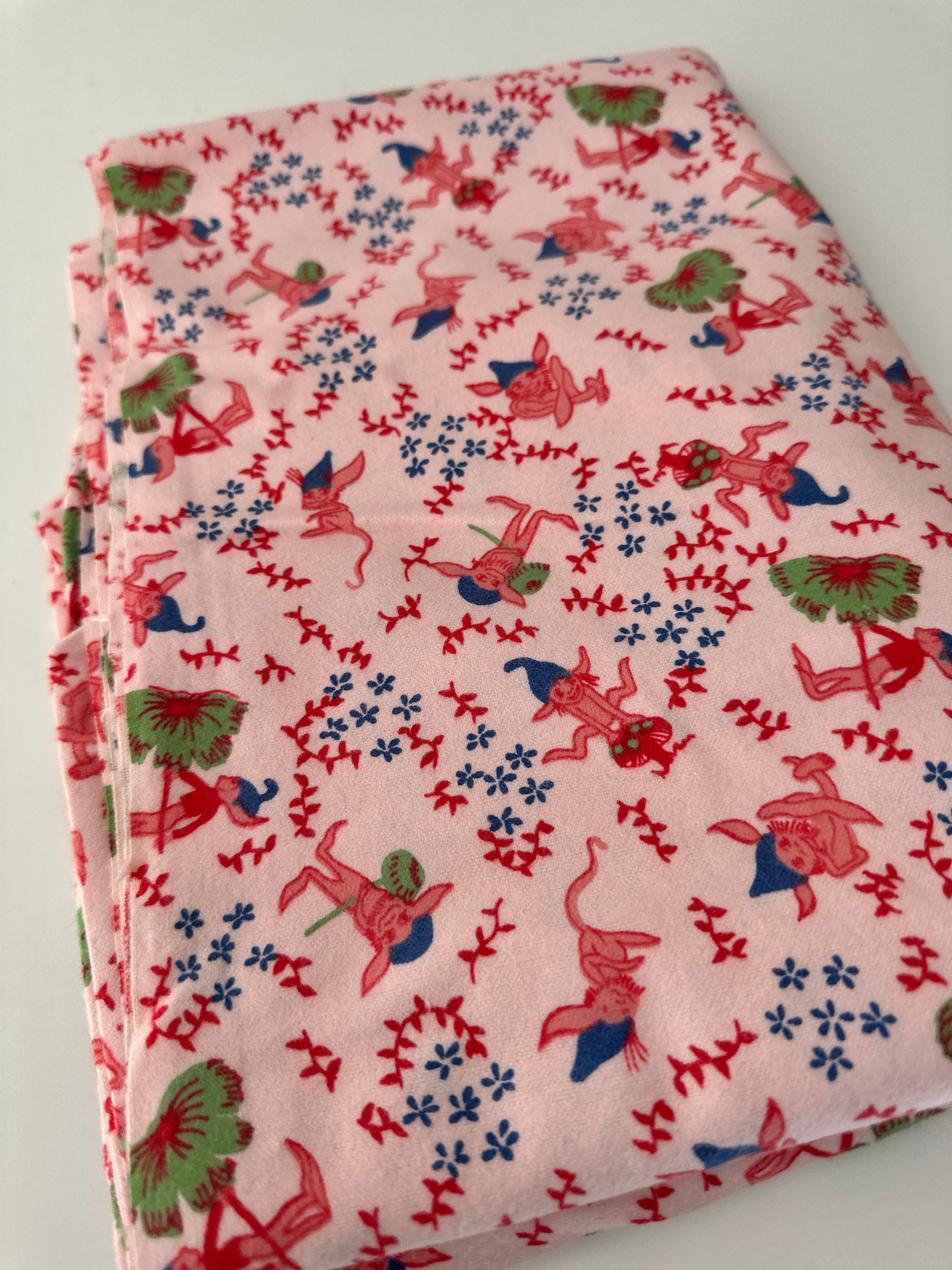 210cms Cute UNUSED Vintage Novelty PINK Fabric