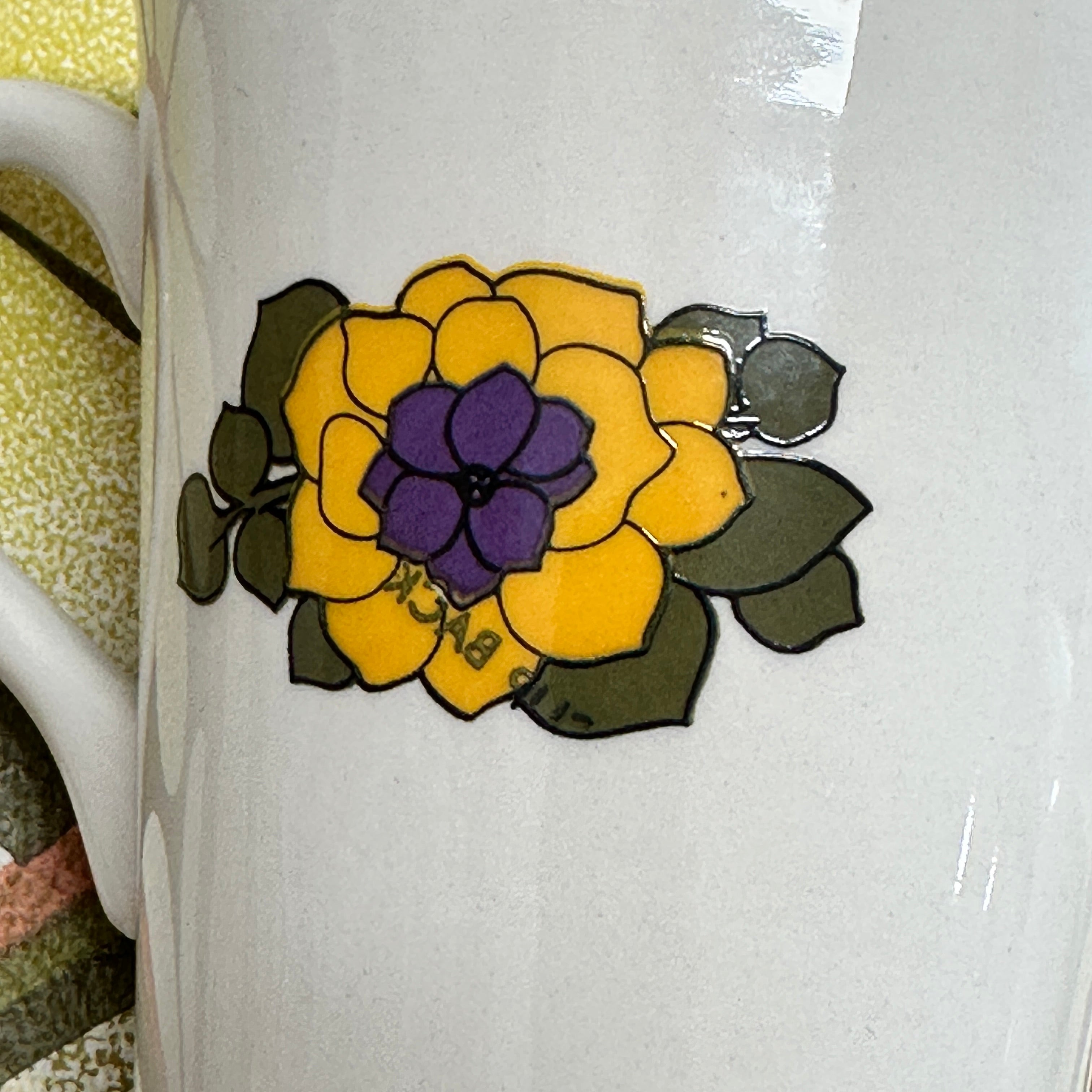 Pair of Cute Vintage Mugs FLORAL Retro