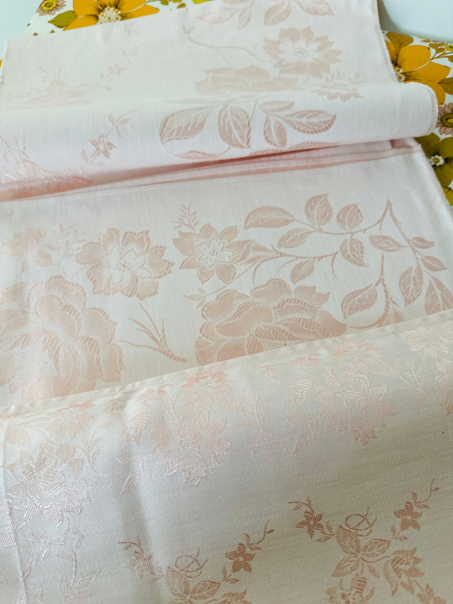 UNUSED Vintage Irish Table Cloth & Napkins