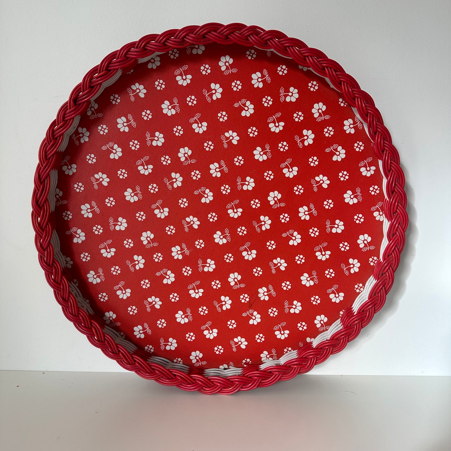 KITSCH Vintage Red & Wicker Wicker Tray