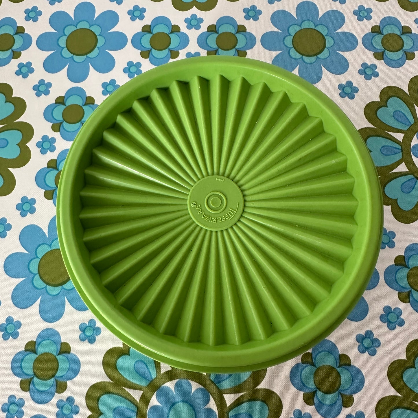 VINTAGE Green Retro TUPPERWARE Container