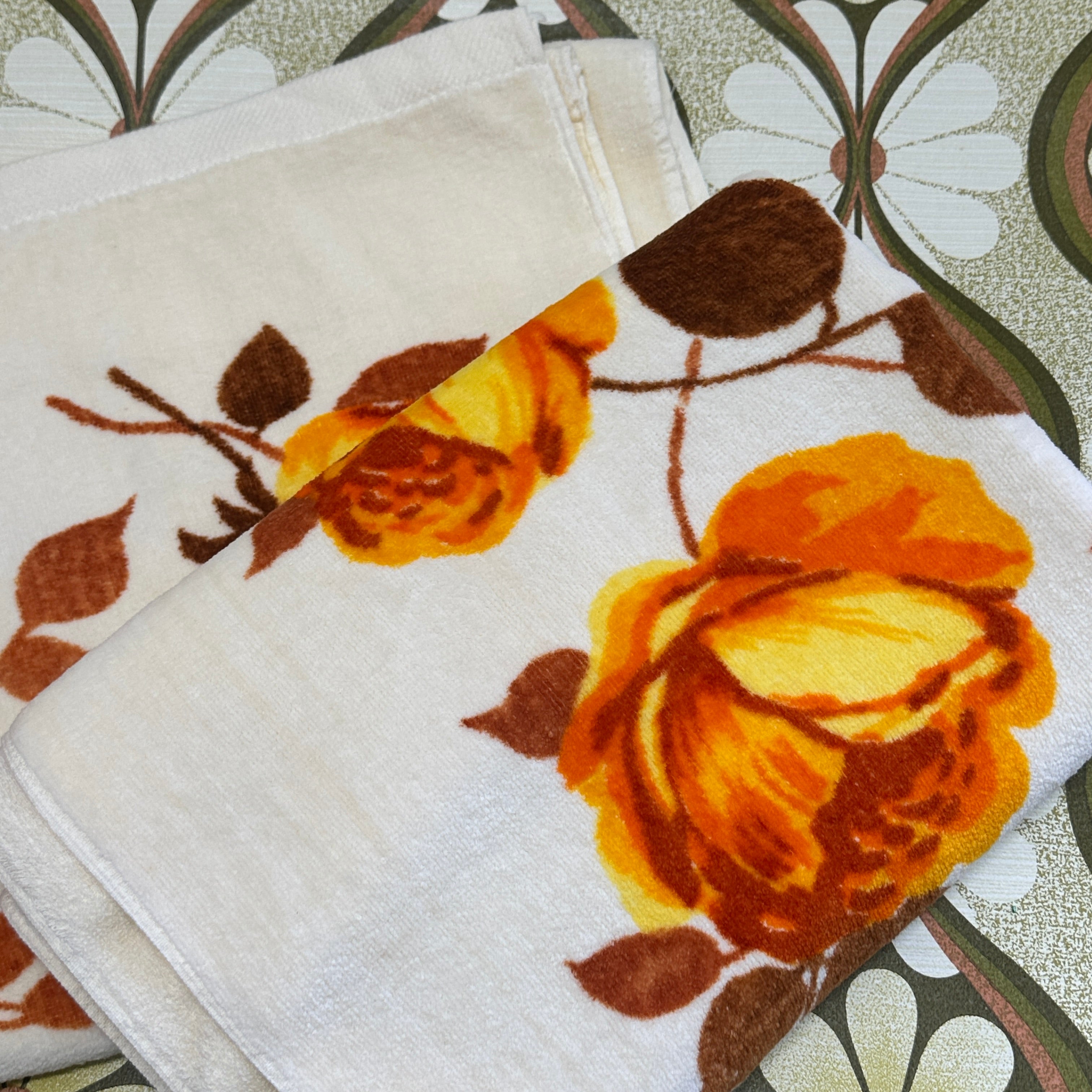 UNUSED Vintage Cotton Bath Towel DIANA DEE Pair