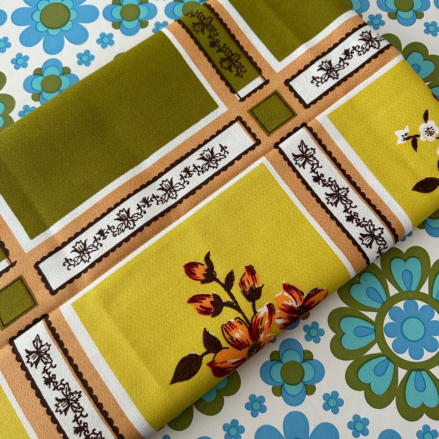 Cute Vintage Cotton Table Cloth BRIGHT & CRISP