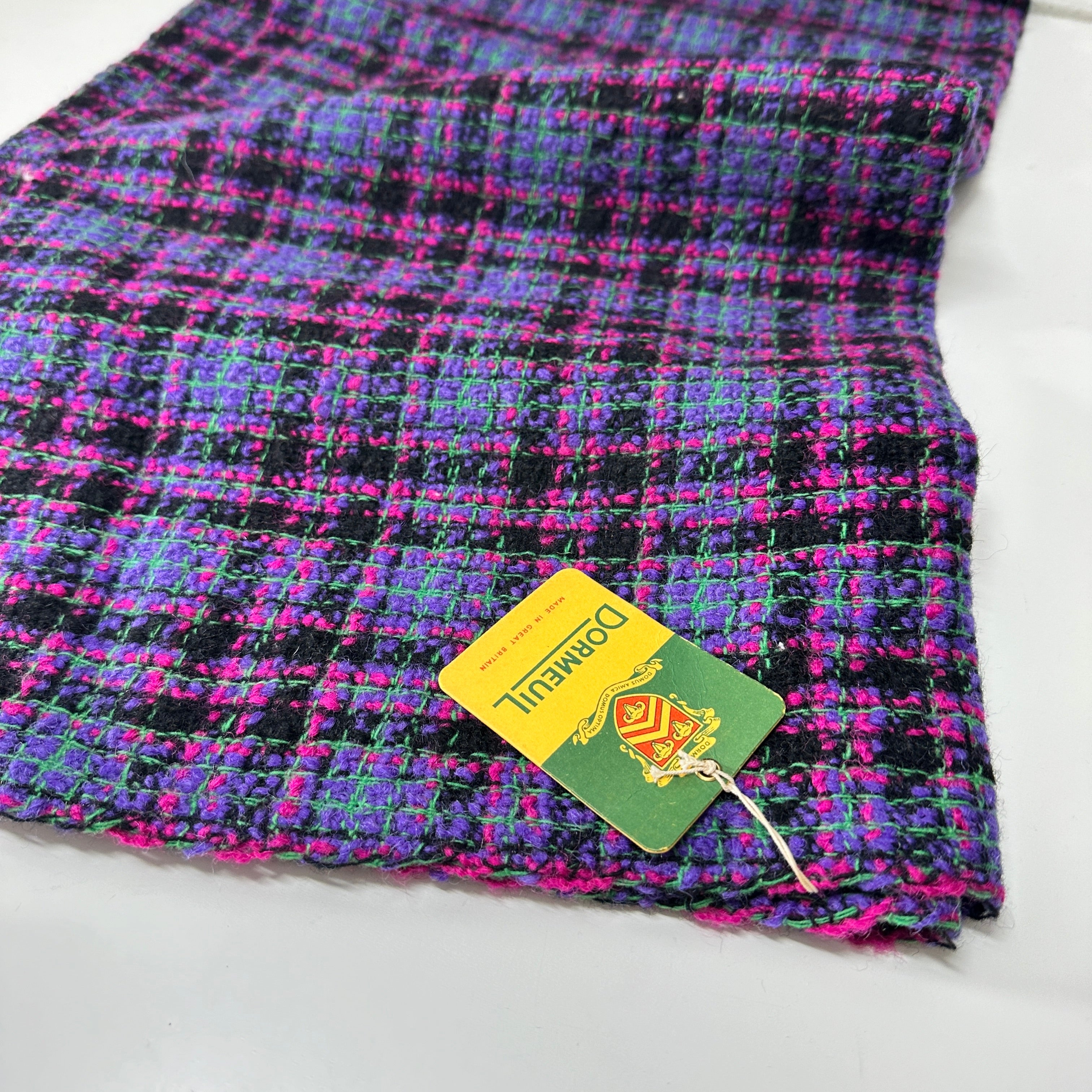 155cms Vintage Wool Dormeuil FABRIC Great Britain