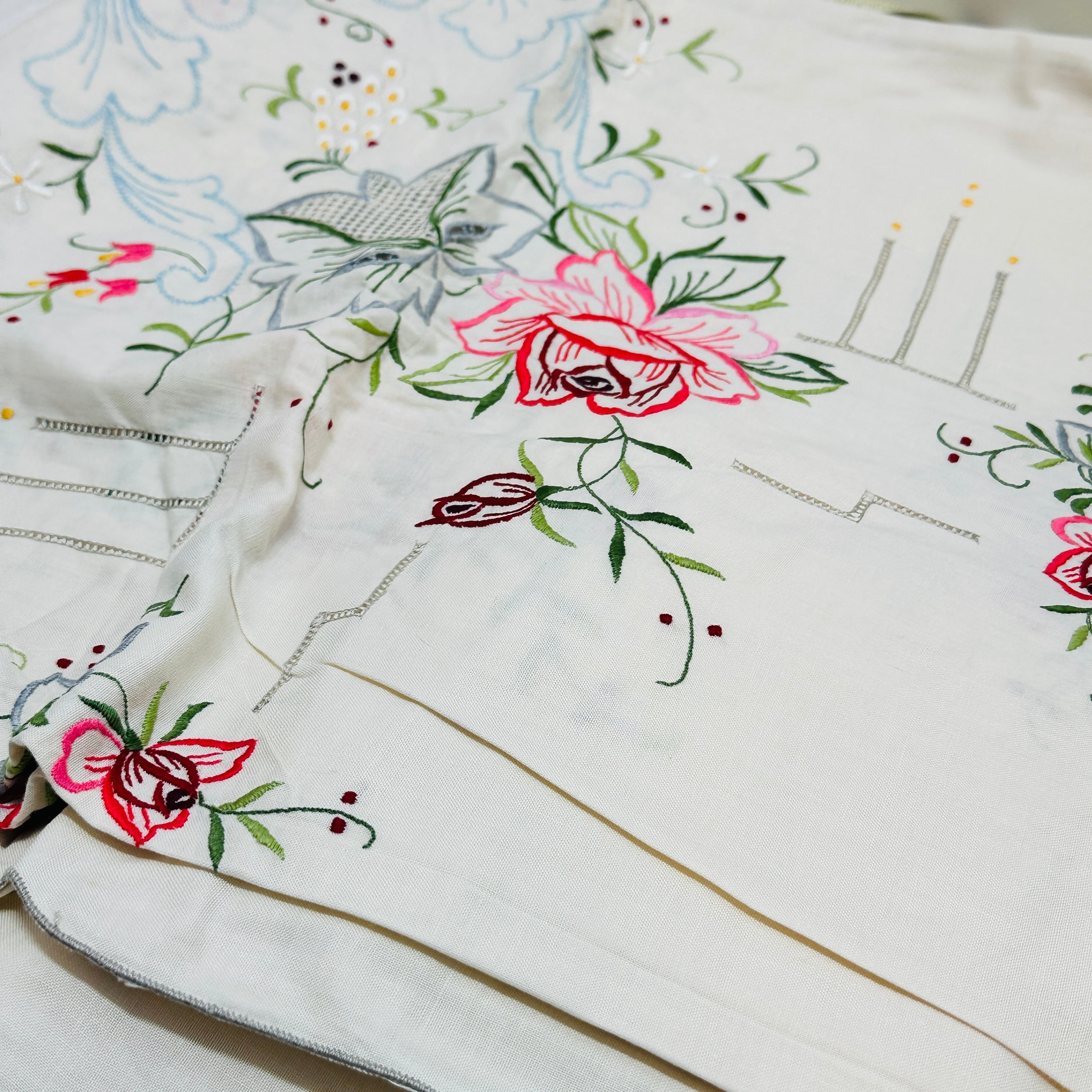 New Cotton Tablecloth W Matching Napkins Serviettes Vintage UNUSED