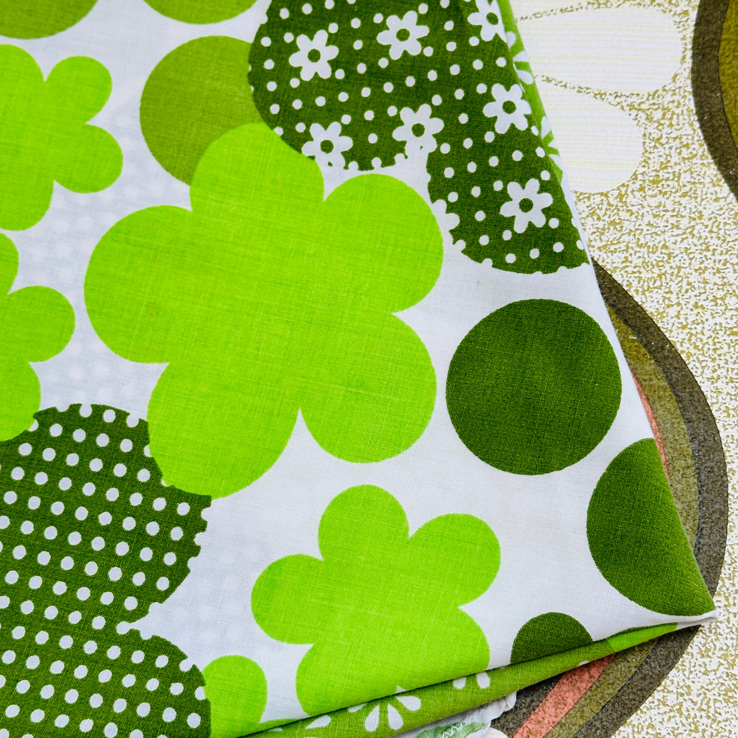 Vintage Green Retro Round Tablecloth