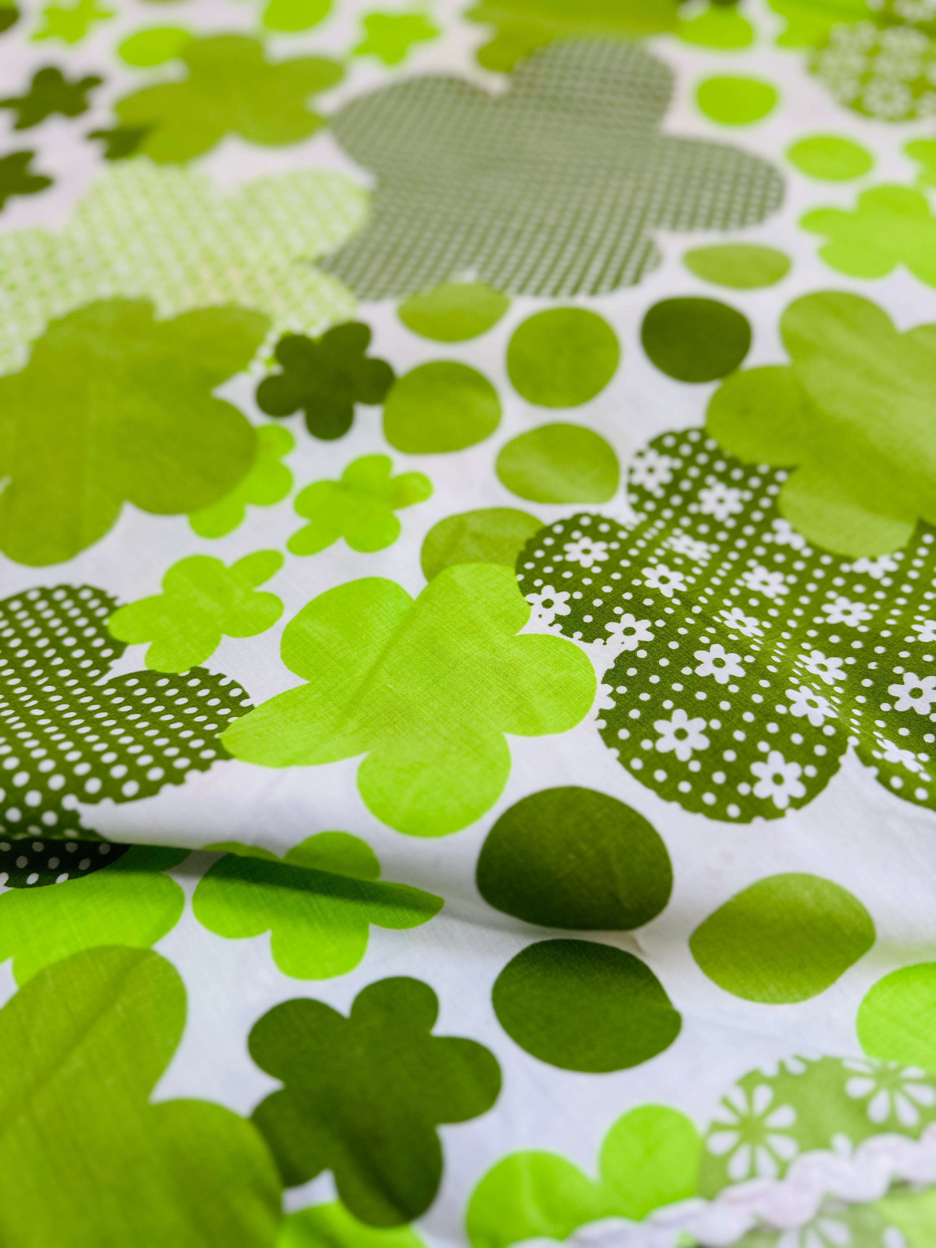 Vintage Green Retro Round Tablecloth