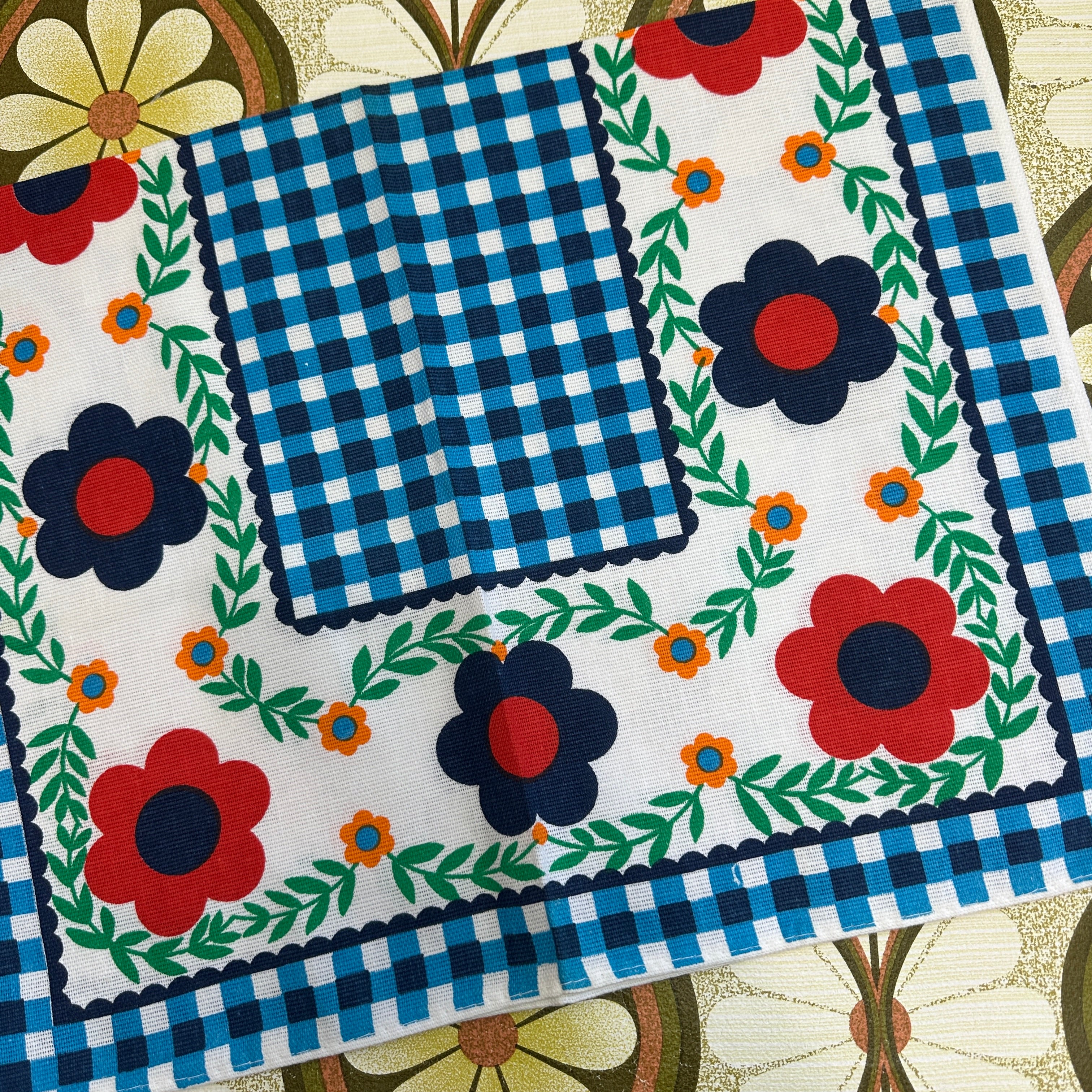 RETRO Vintage UNUSED Tea Towel FLORAL