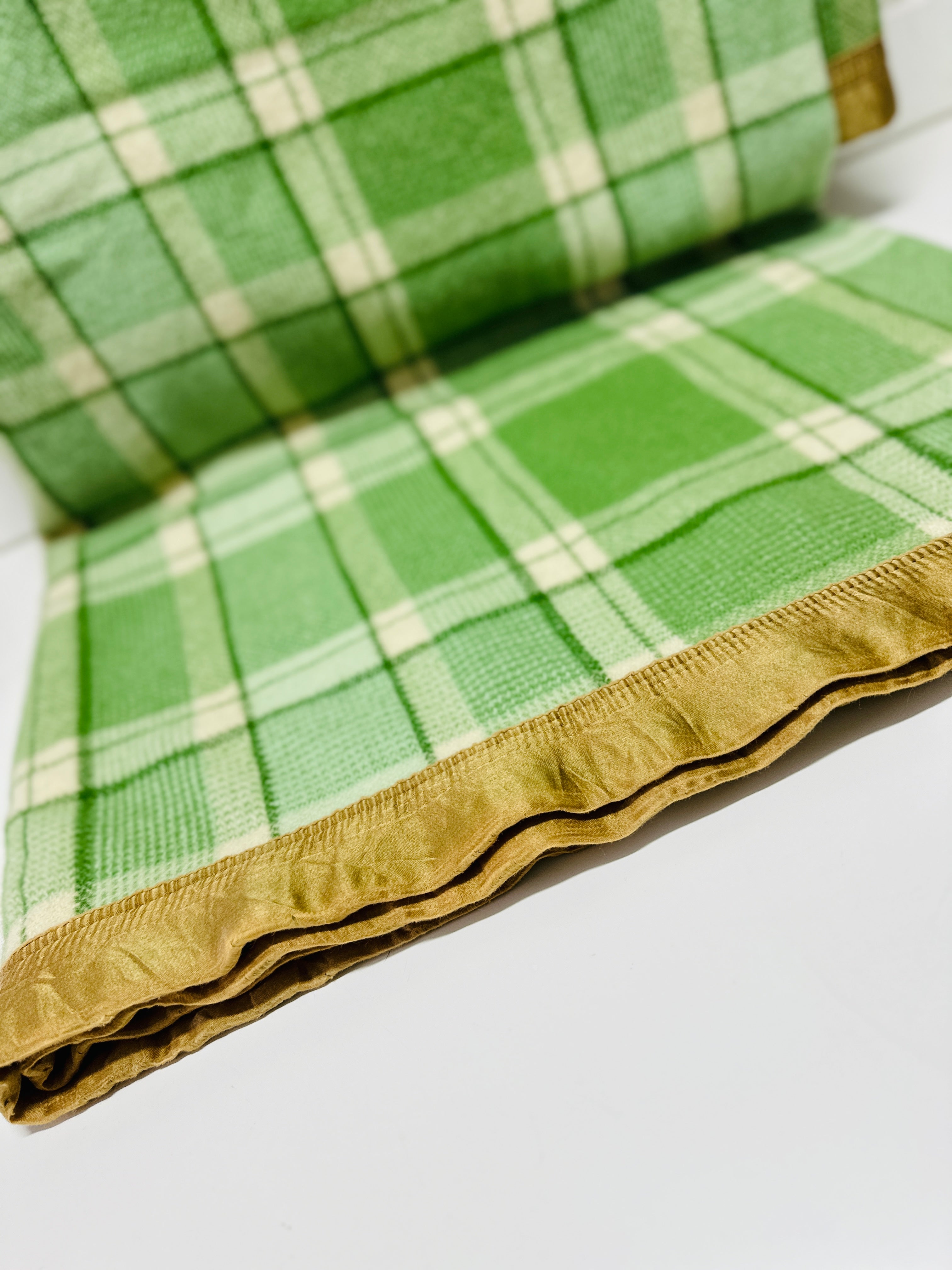 Huge Beautiful Green Wool Blanket AMAZING Cond