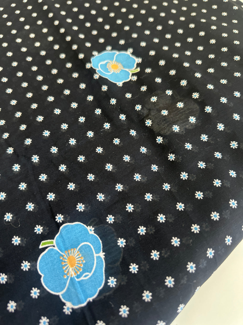 290cms Beautiful Vintage Floral Fabric Light Weight Cotton