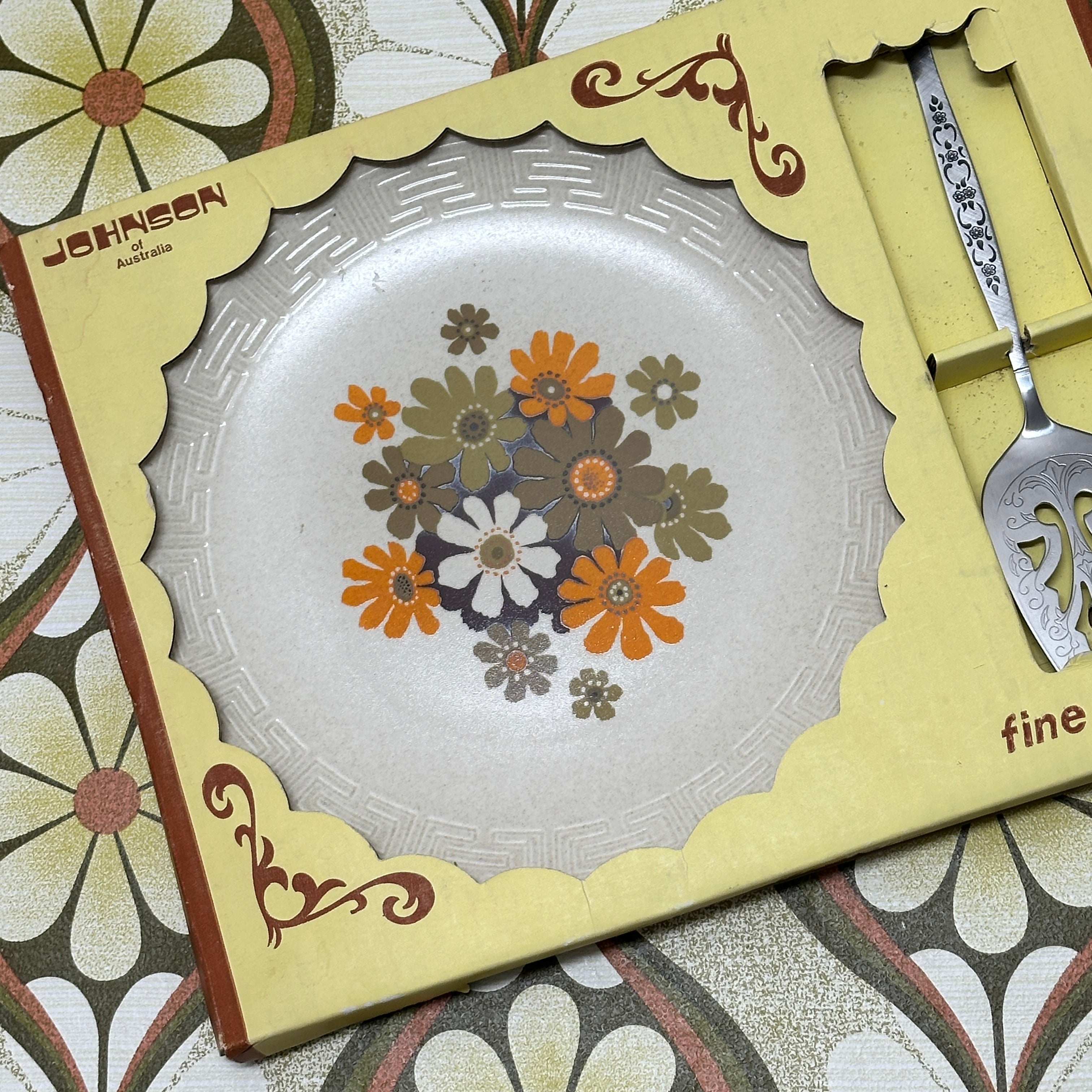 RETRO Boxed Johnson of Australia Cake Plate