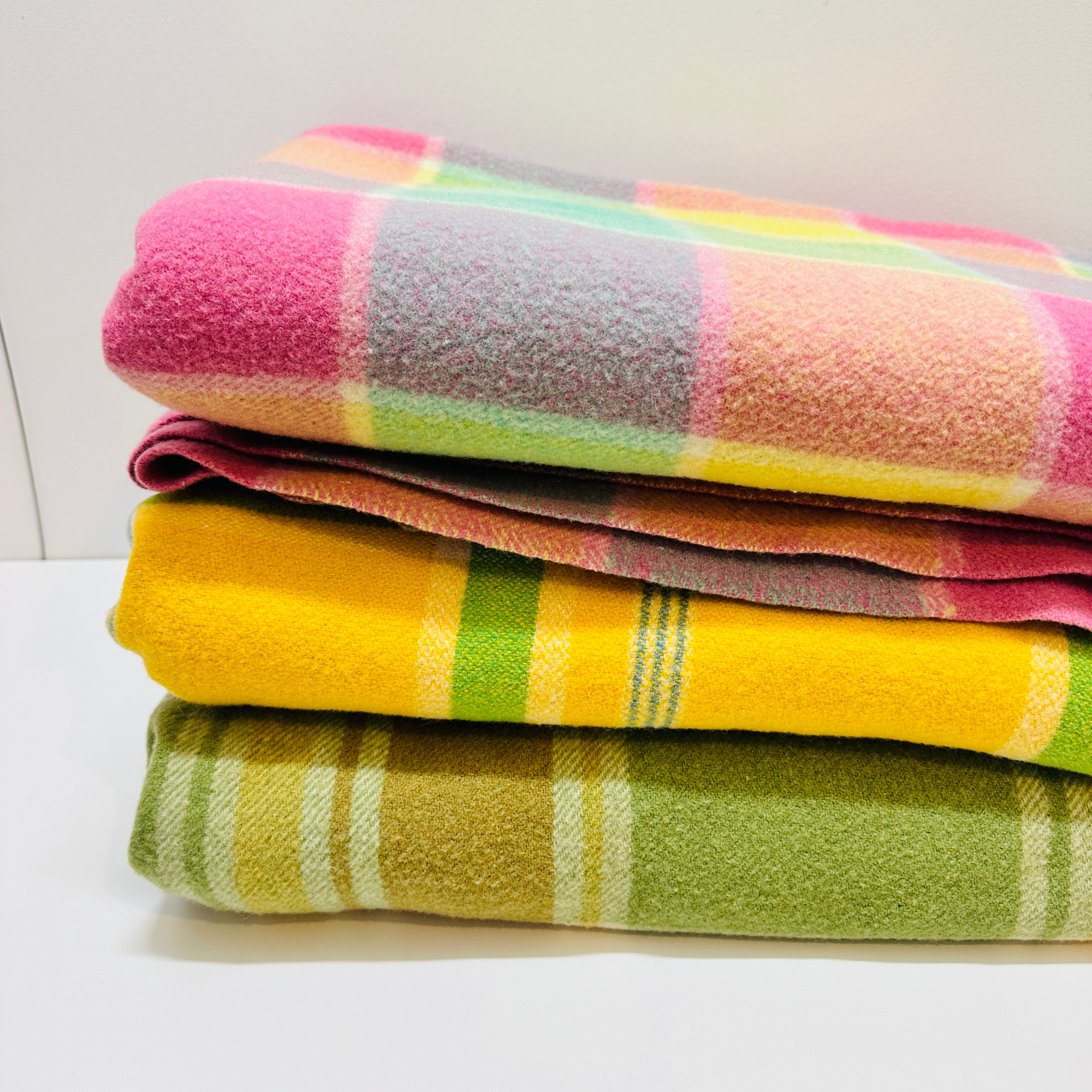 Beautiful Pinks WOOL Blanket Vintage