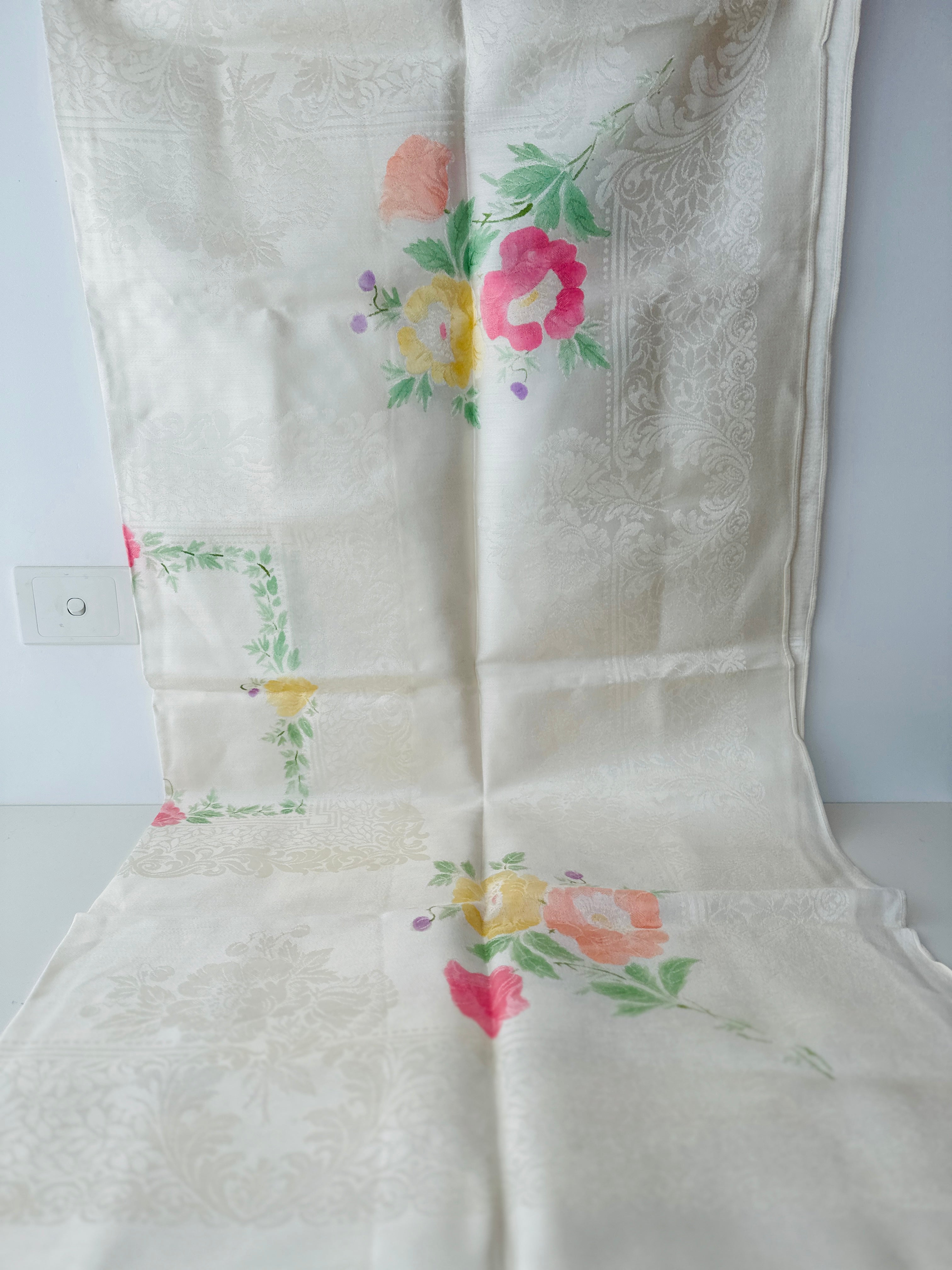 BEAUTIFUL Unused Damask Table Cloth