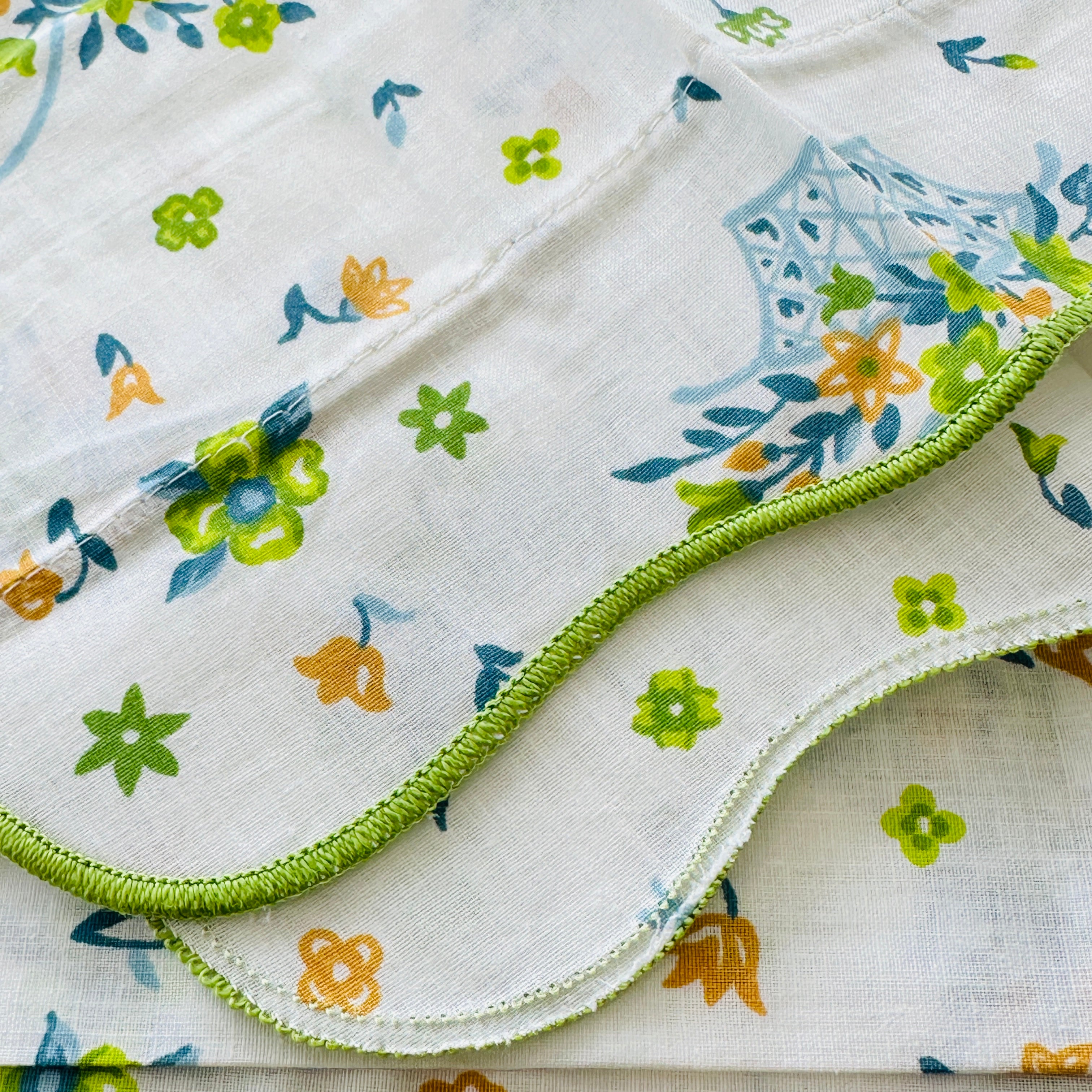 Beautiful Pair of UNUSED Vintage Pillow Cases SCALLOPED Edge