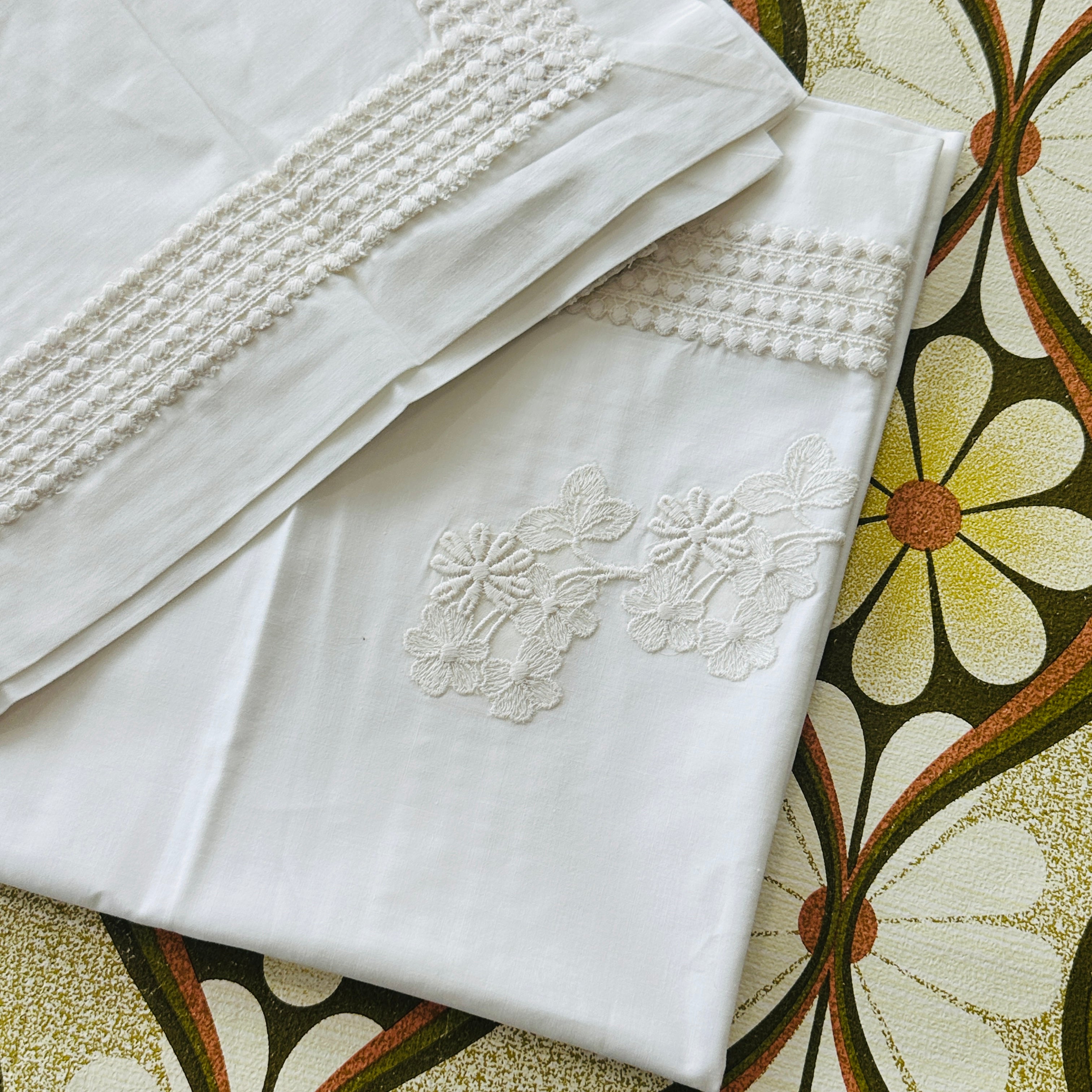Stunning Vintage Linen Pillow Cases PAIR Retro