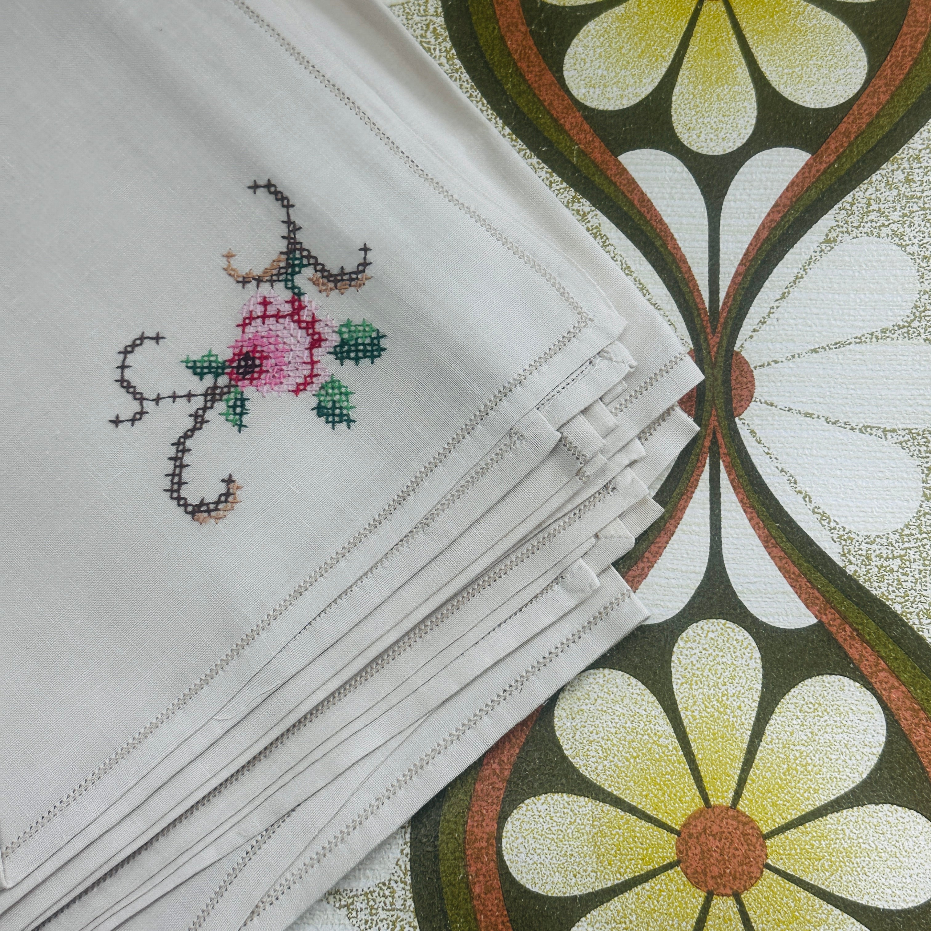 TWELVE Vintage UNUSED Embroidered napkins