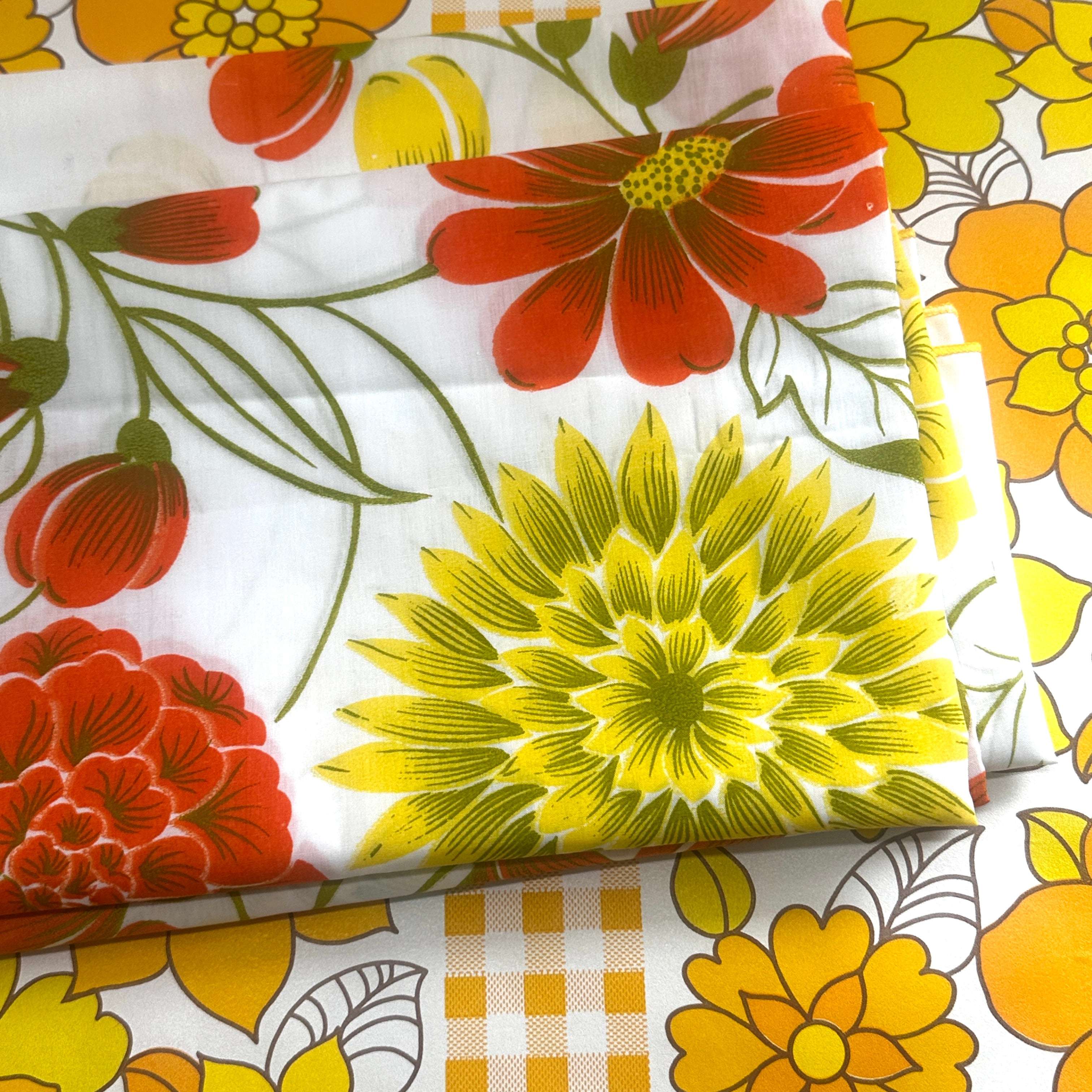 Bold Floral Tablecloth UNUSED Vintage Cotton