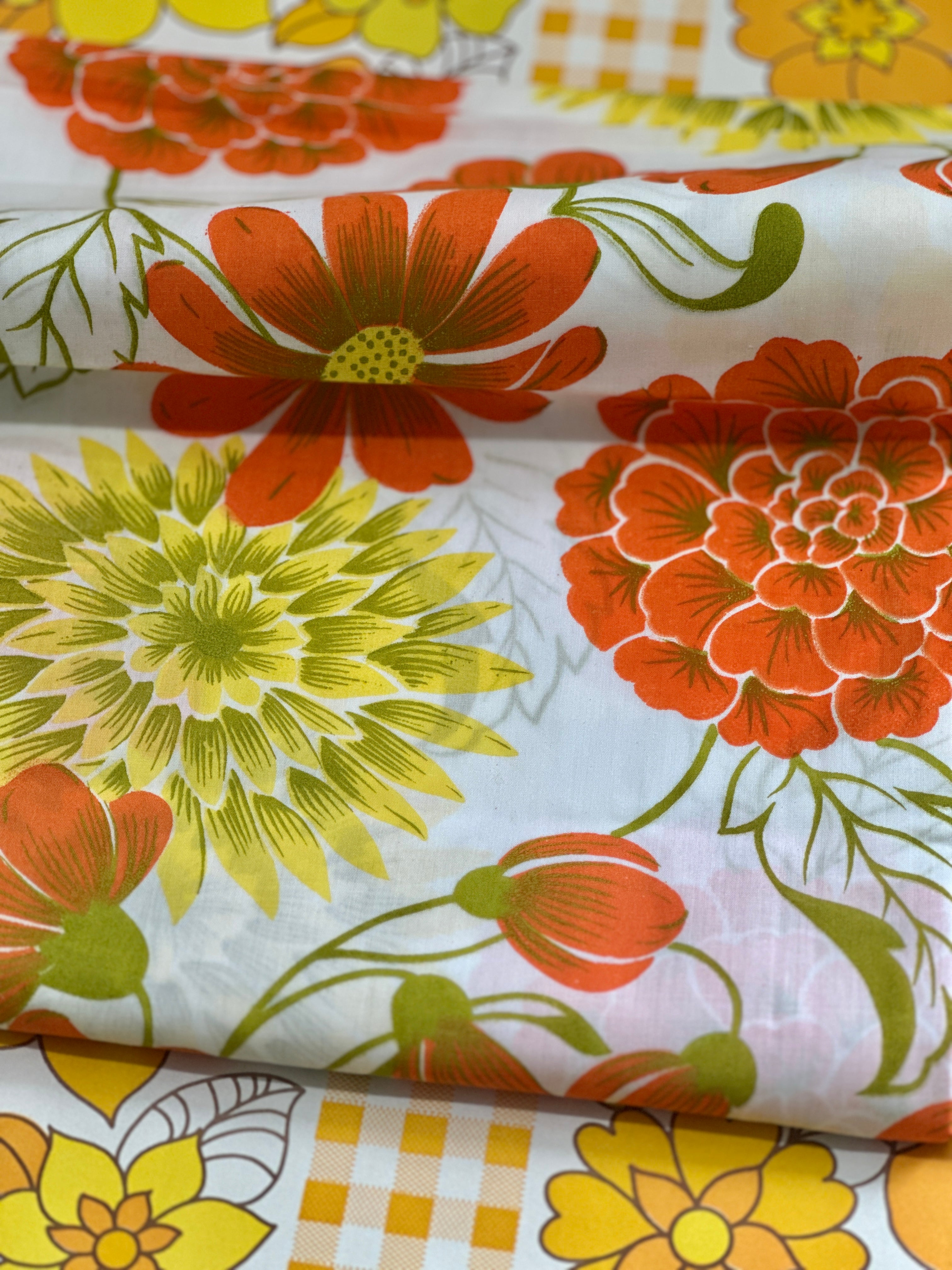 Bold Floral Tablecloth UNUSED Vintage Cotton