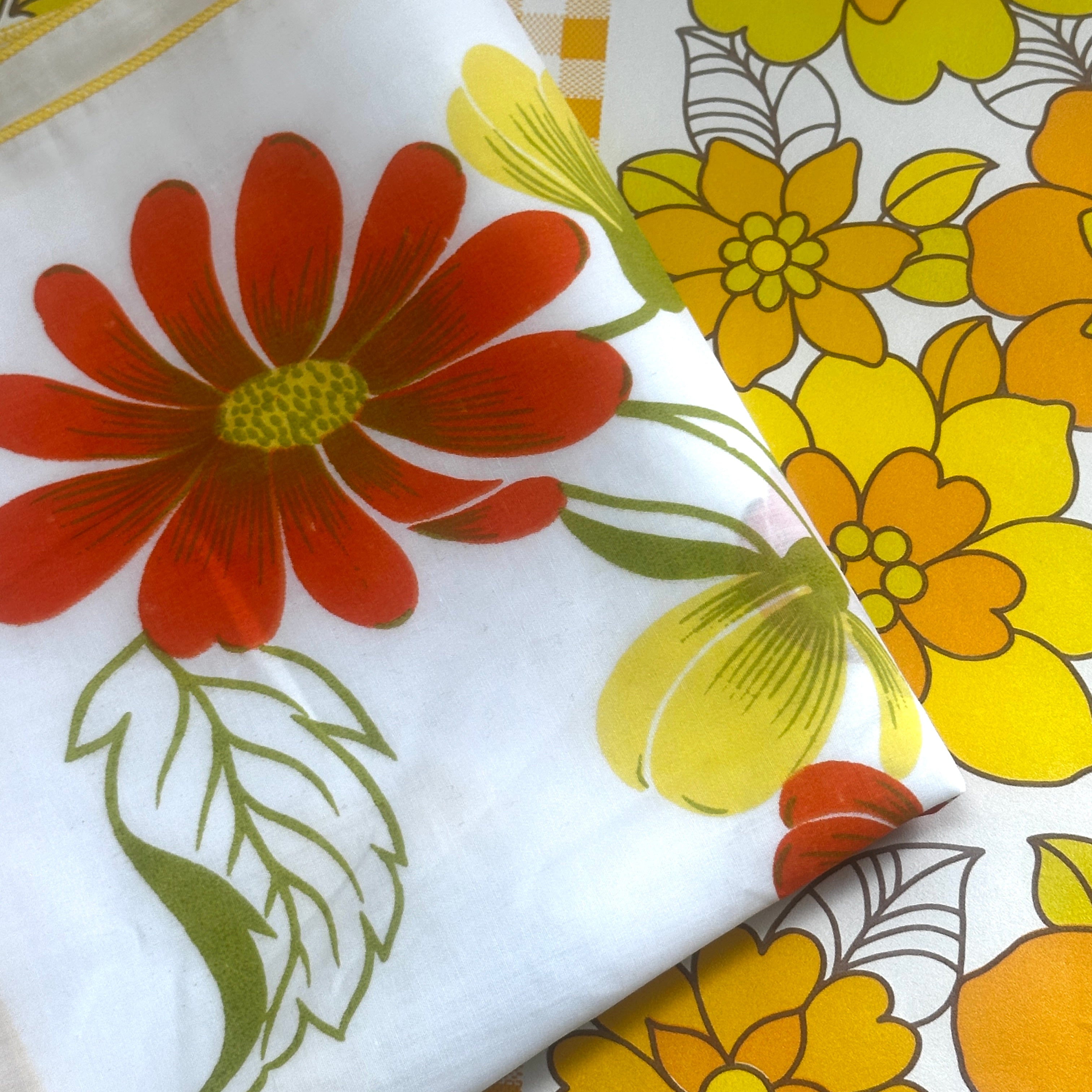 Bold Floral UNUSED Vintage Napkin Set
