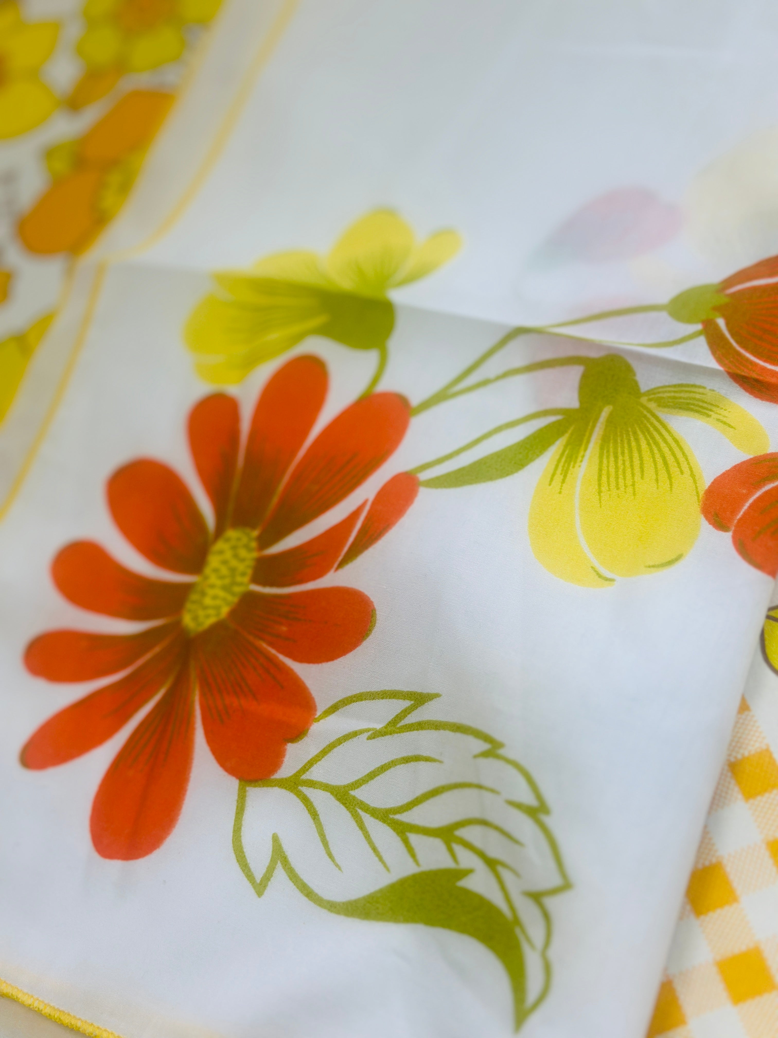 Bold Floral UNUSED Vintage Napkin Set